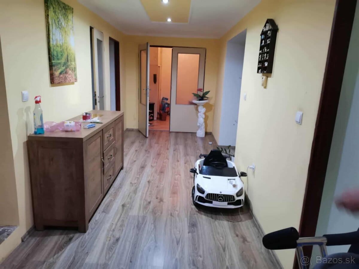 Predám obrovský dom v lokalite Streda nad Bodrogom