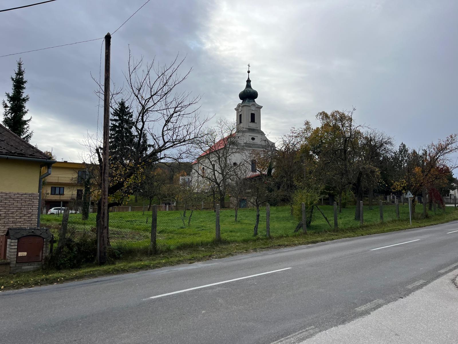 Predám Priestranný pozemok v lokalite Cerová