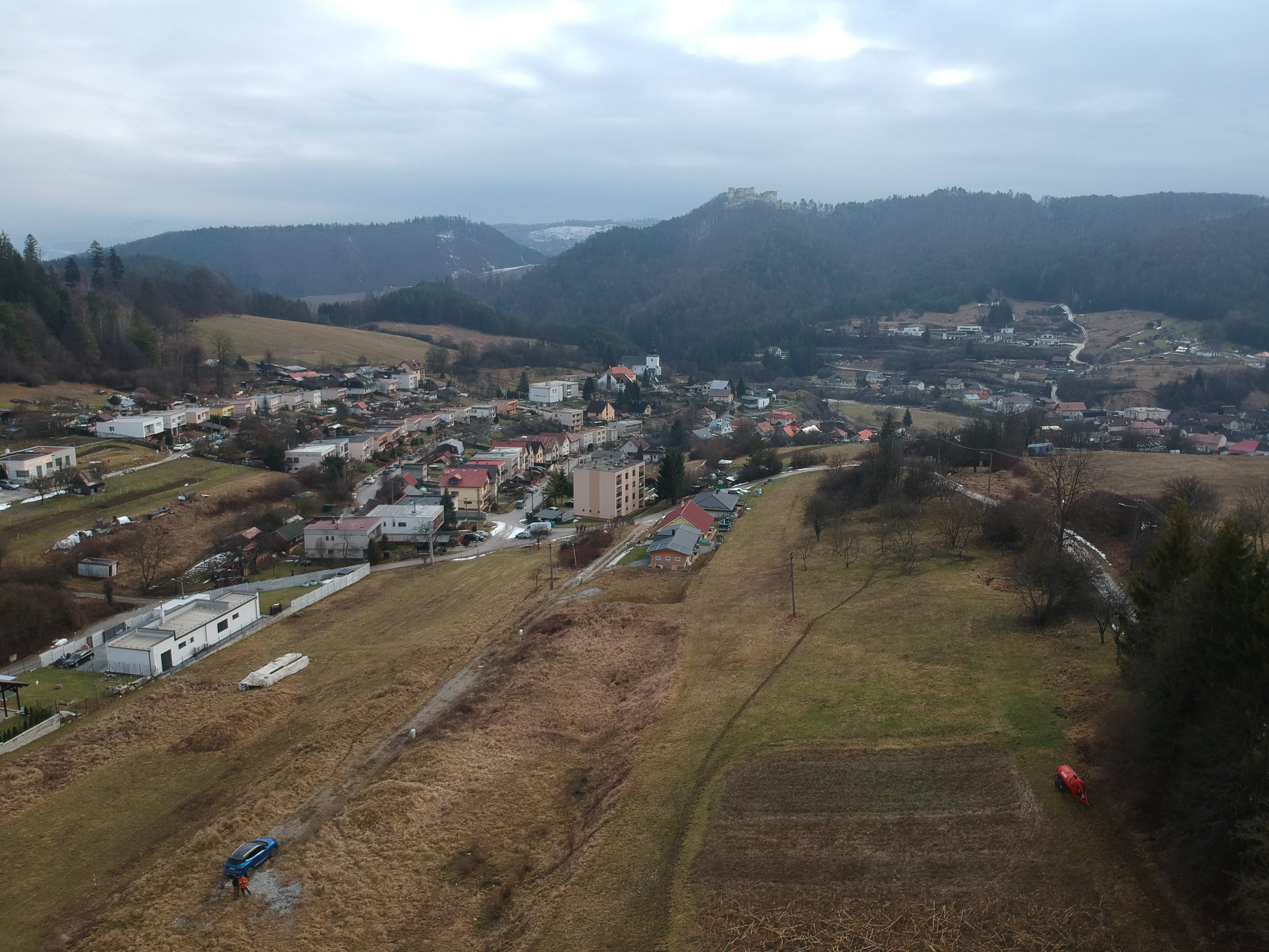 Predám slnečný pozemok v lokalite Lietava