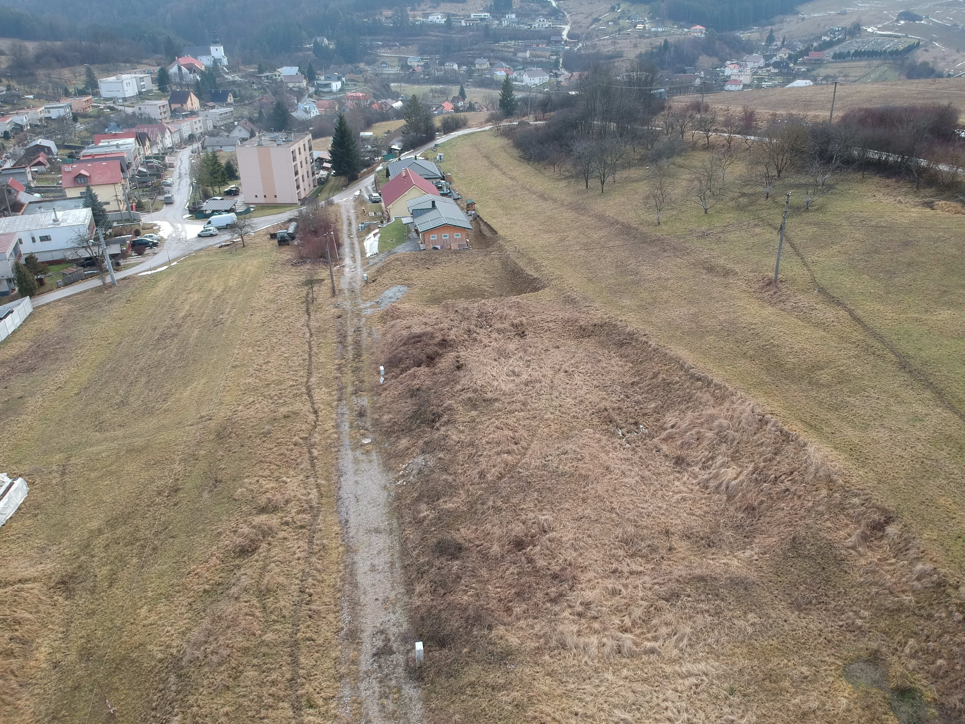 Predám slnečný pozemok v lokalite Lietava