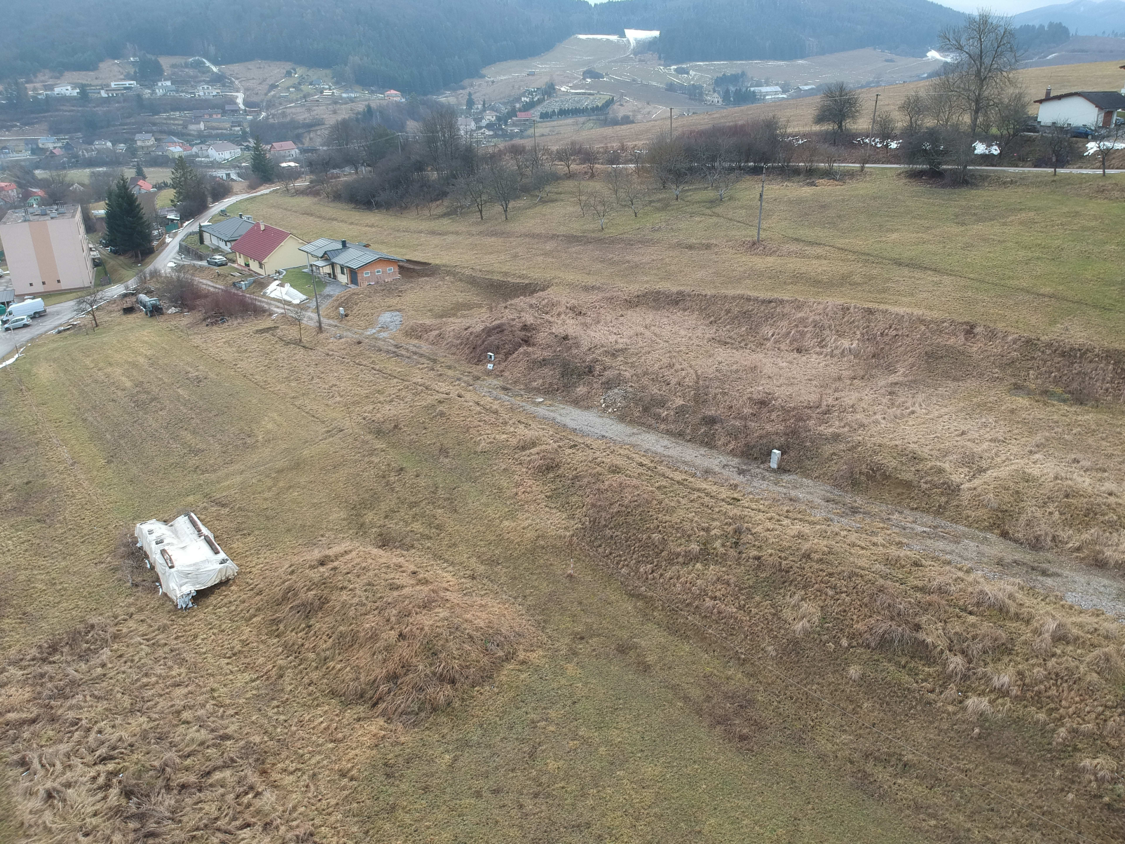 Predám slnečný pozemok v lokalite Lietava