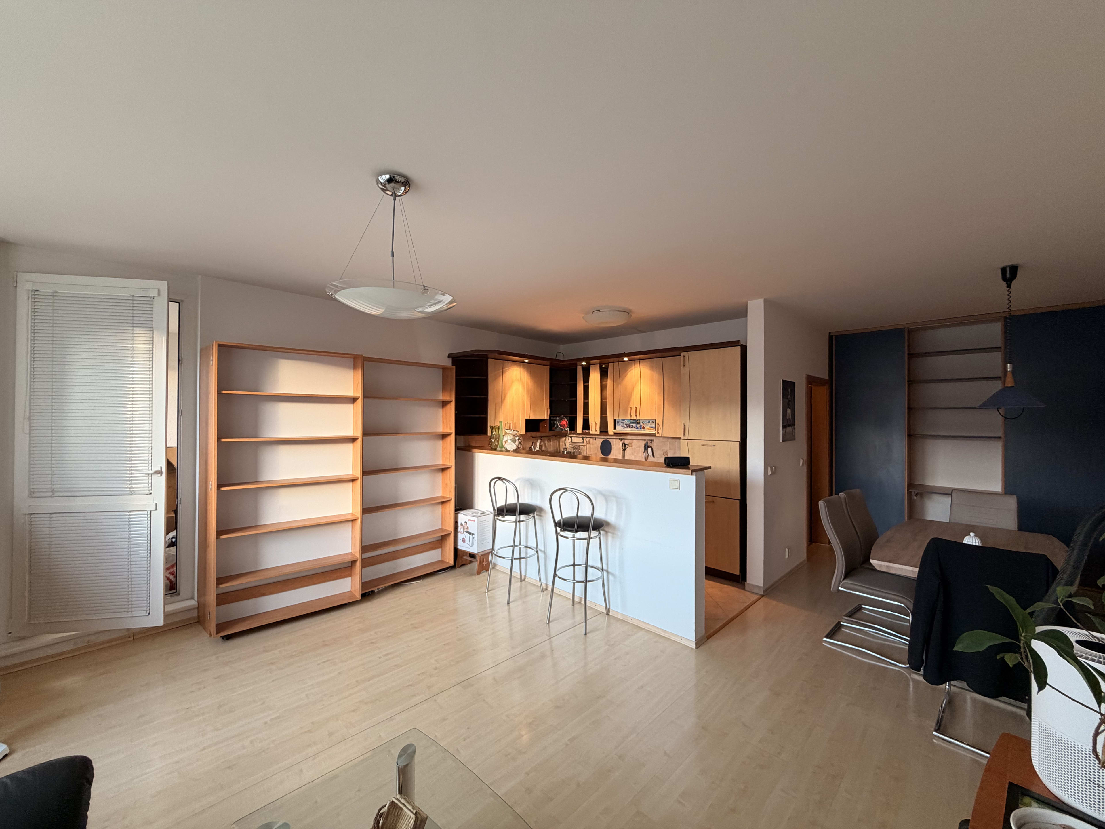 Predám slnečný byt v lokalite Karlova Ves