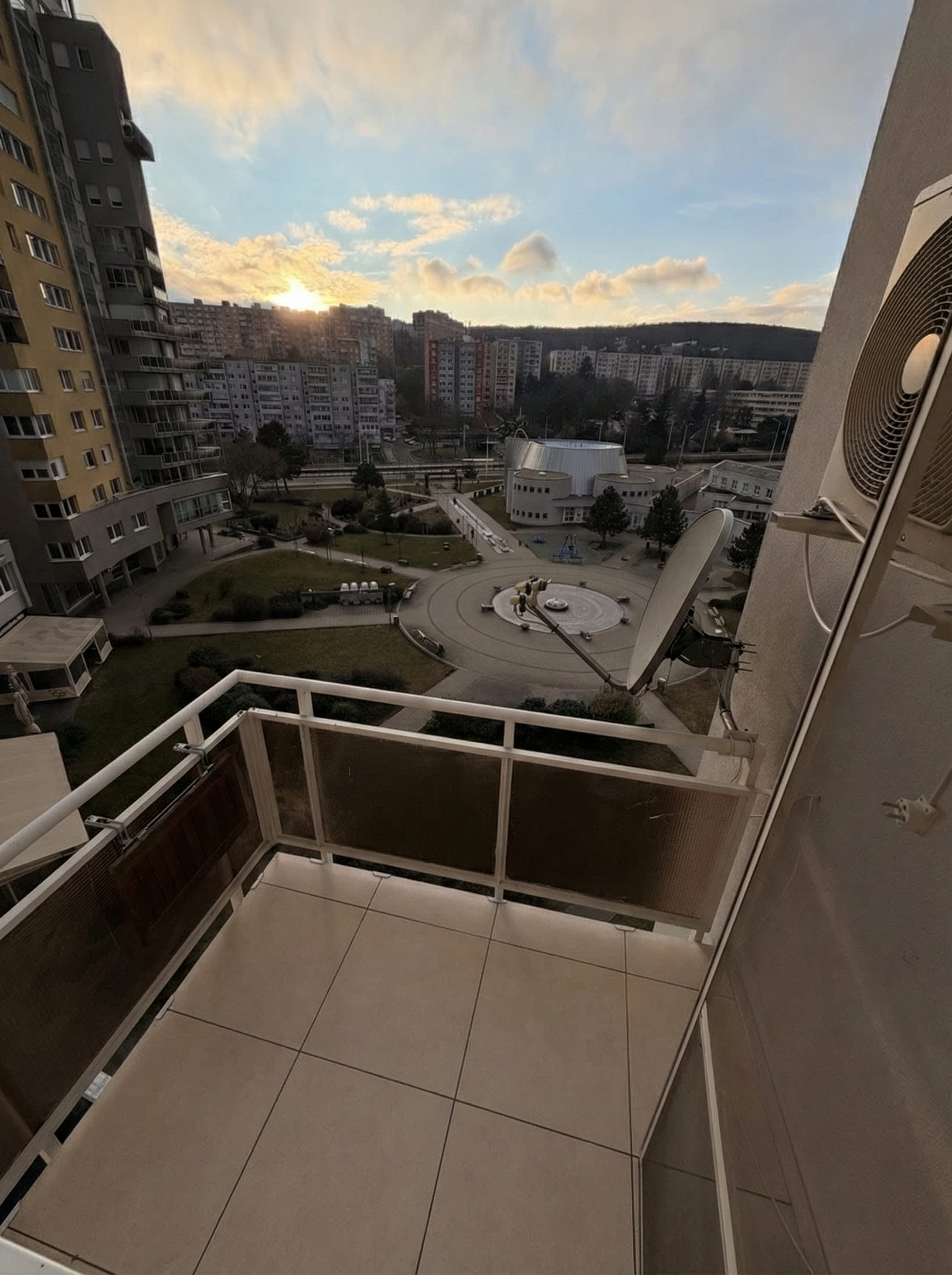 Predám slnečný byt v lokalite Karlova Ves