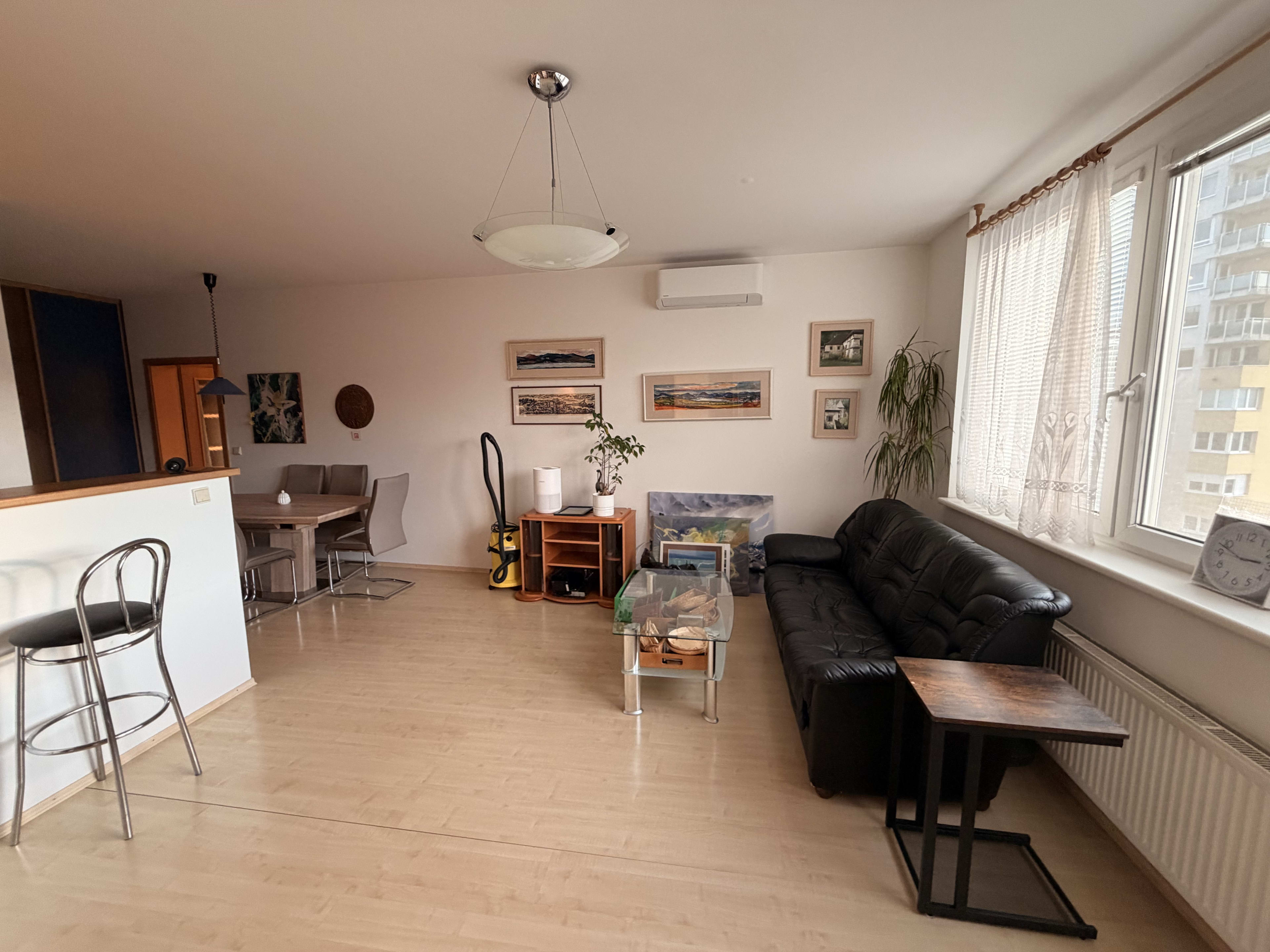 Predám slnečný byt v lokalite Karlova Ves