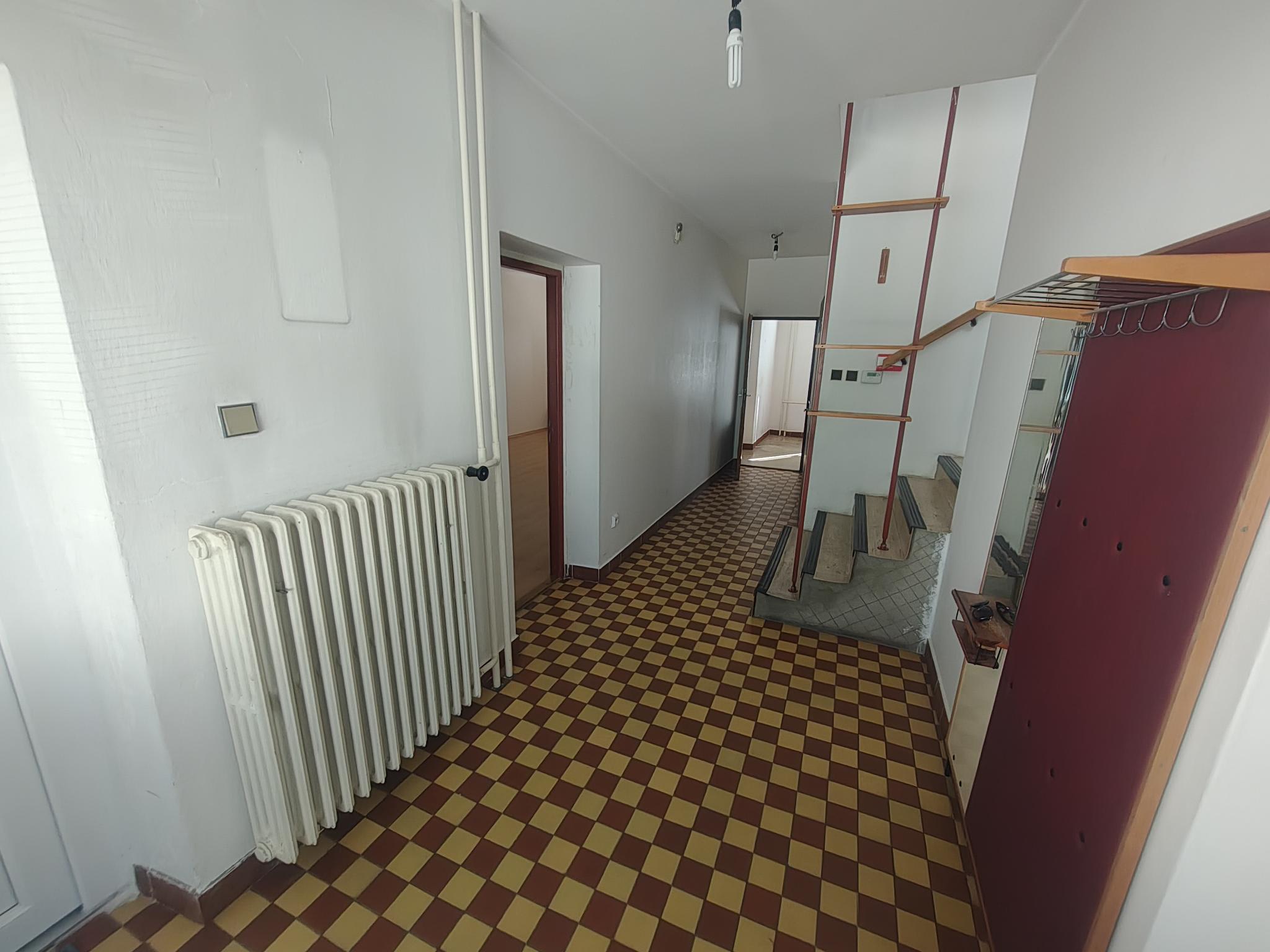 Predám vhodný na rekonštrukciu dom v lokalite Senec