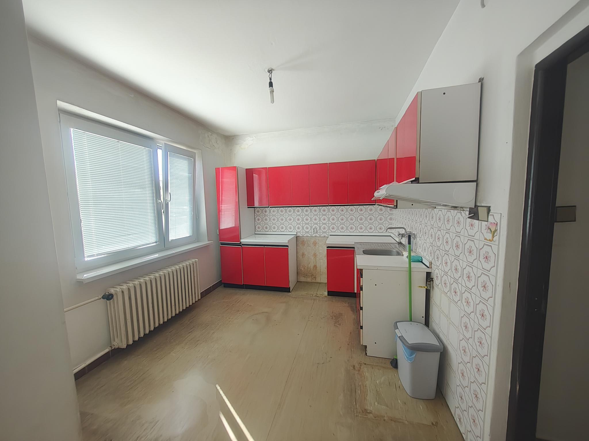 Predám vhodný na rekonštrukciu dom v lokalite Senec