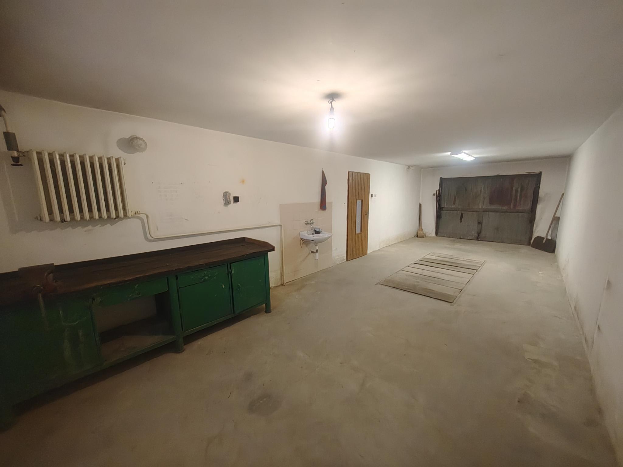 Predám vhodný na rekonštrukciu dom v lokalite Senec