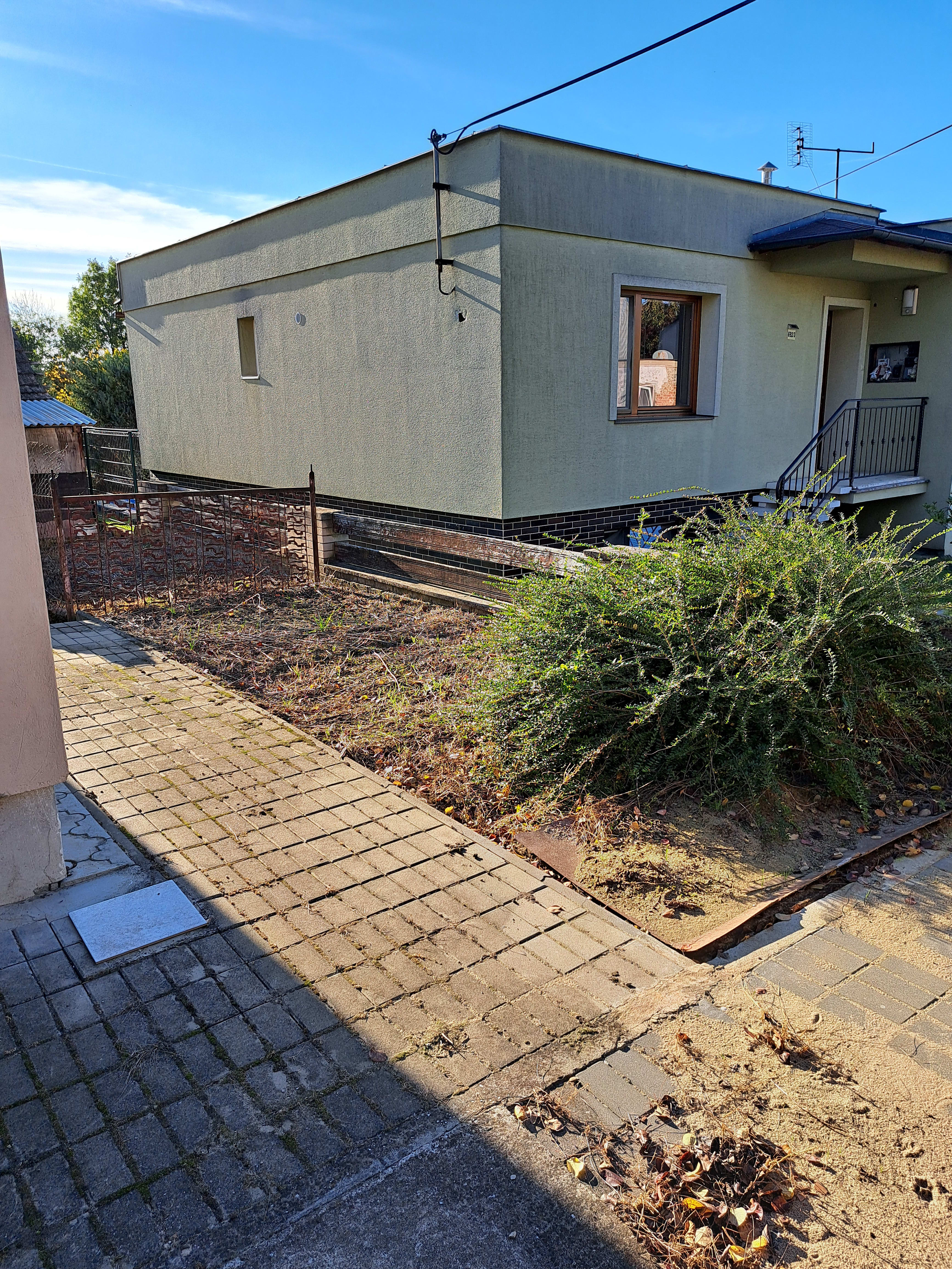 Predám pôvodný  dom v lokalite Košeca