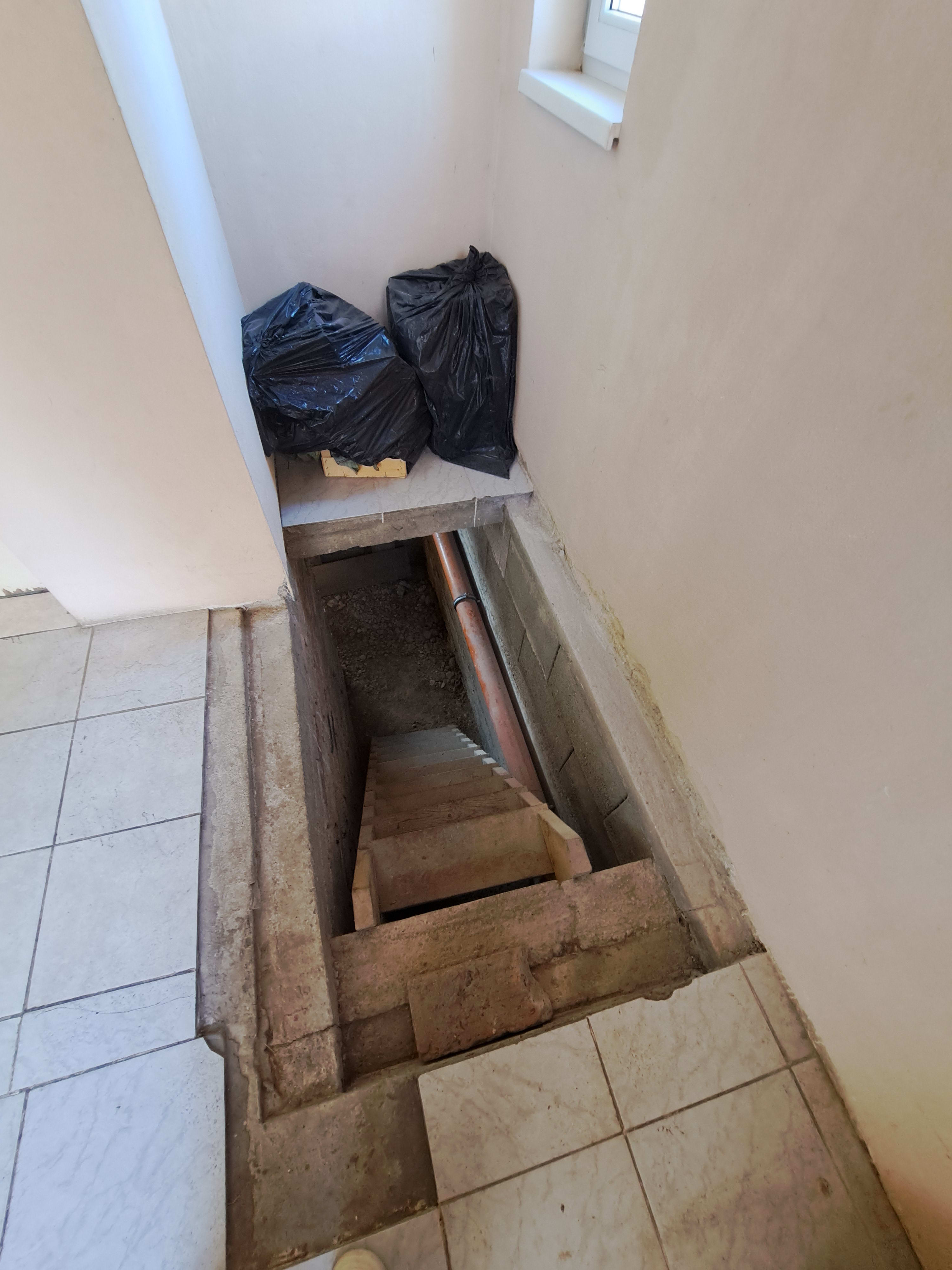 Predám pôvodný  dom v lokalite Košeca