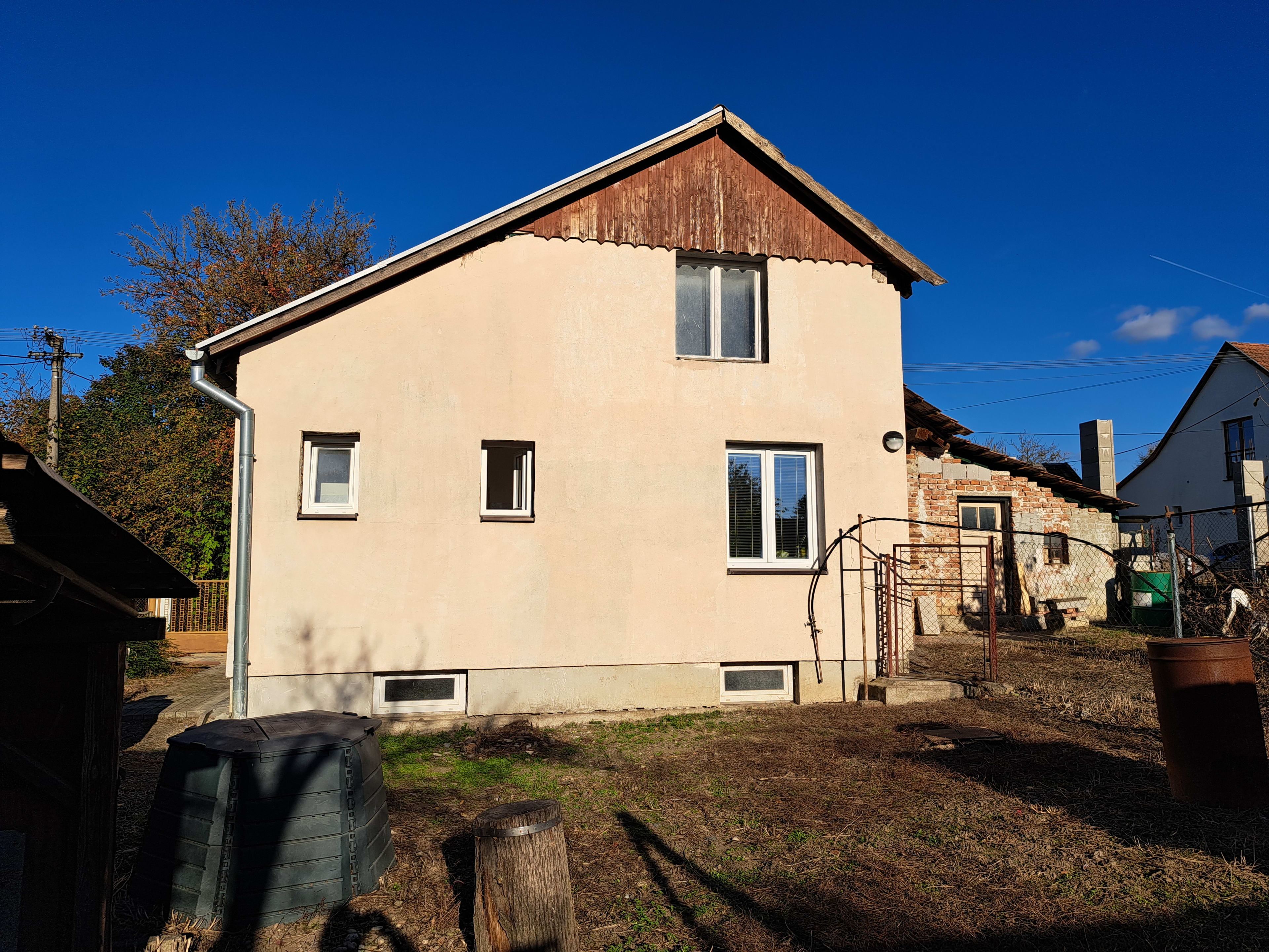 Predám pôvodný  dom v lokalite Košeca