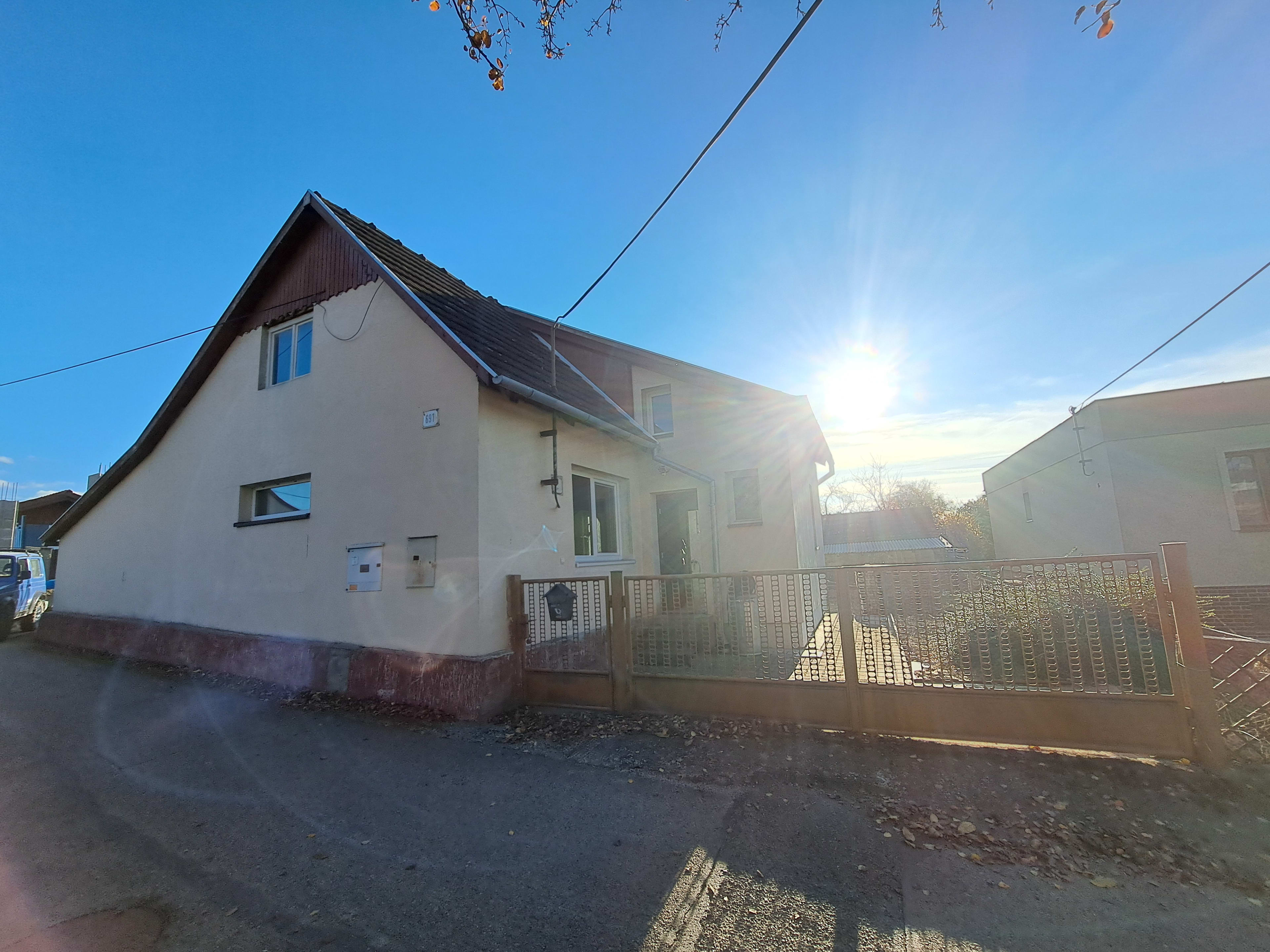 Predám pôvodný  dom v lokalite Košeca