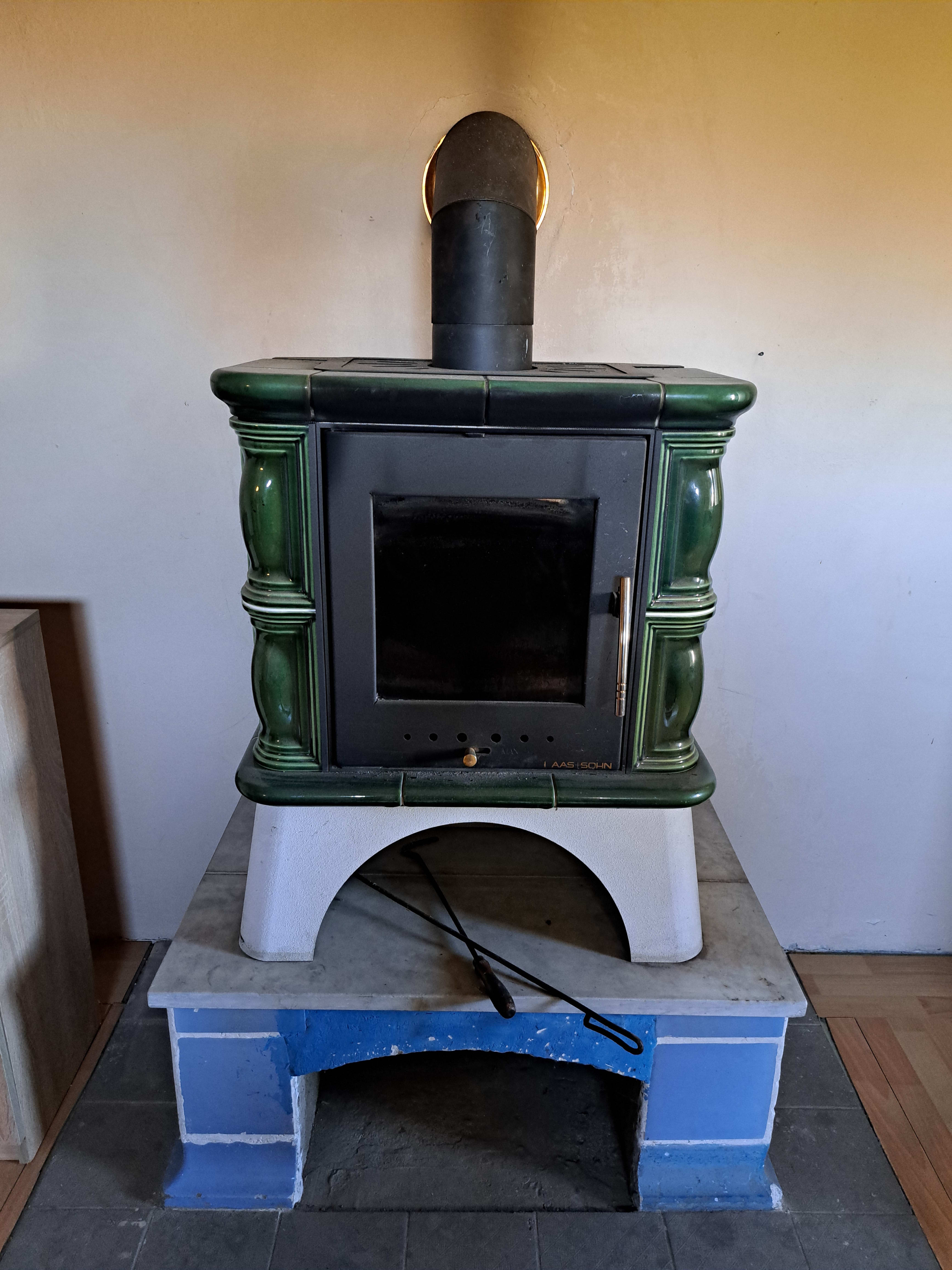 Predám pôvodný  dom v lokalite Košeca