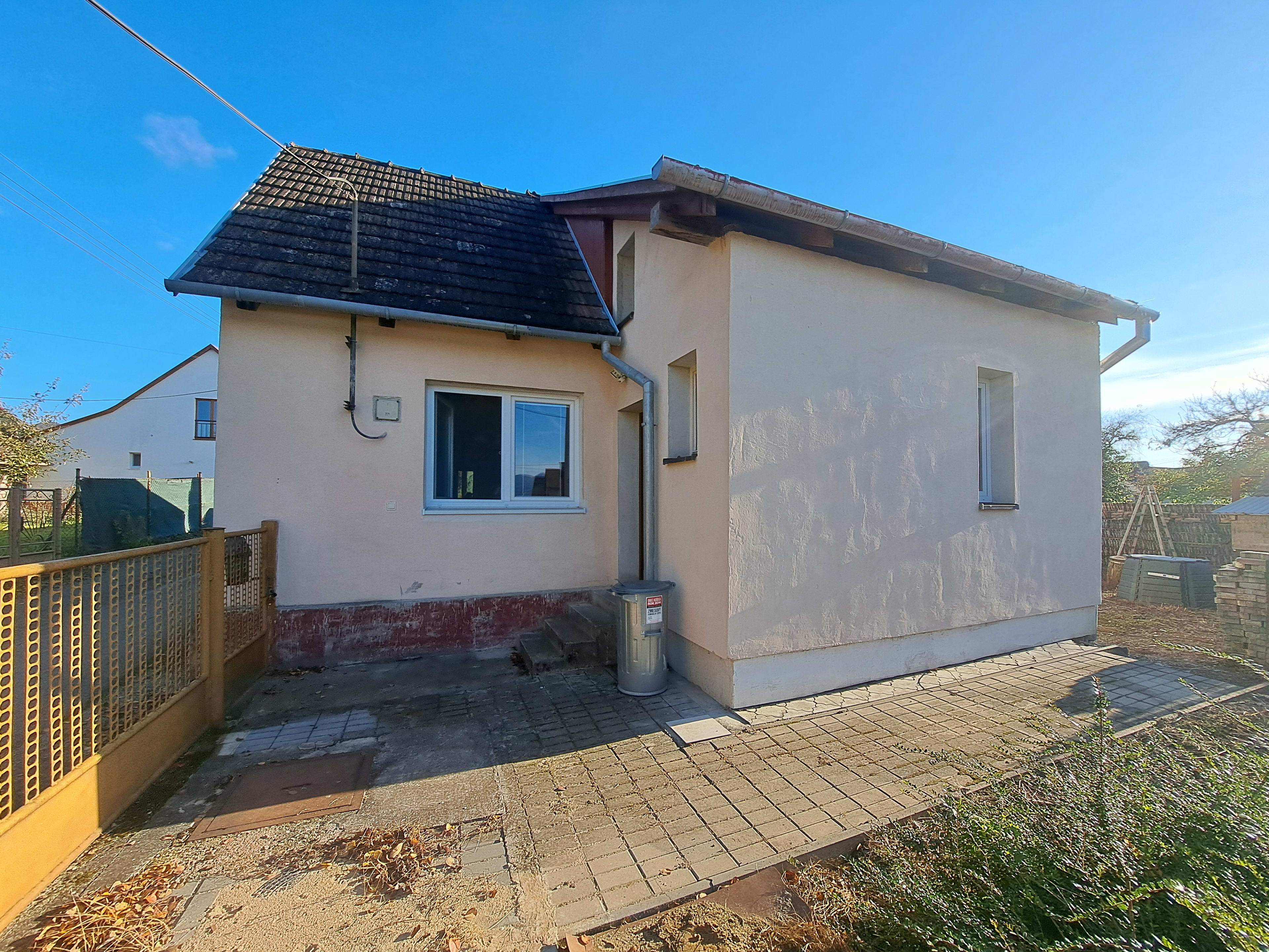 Predám pôvodný  dom v lokalite Košeca