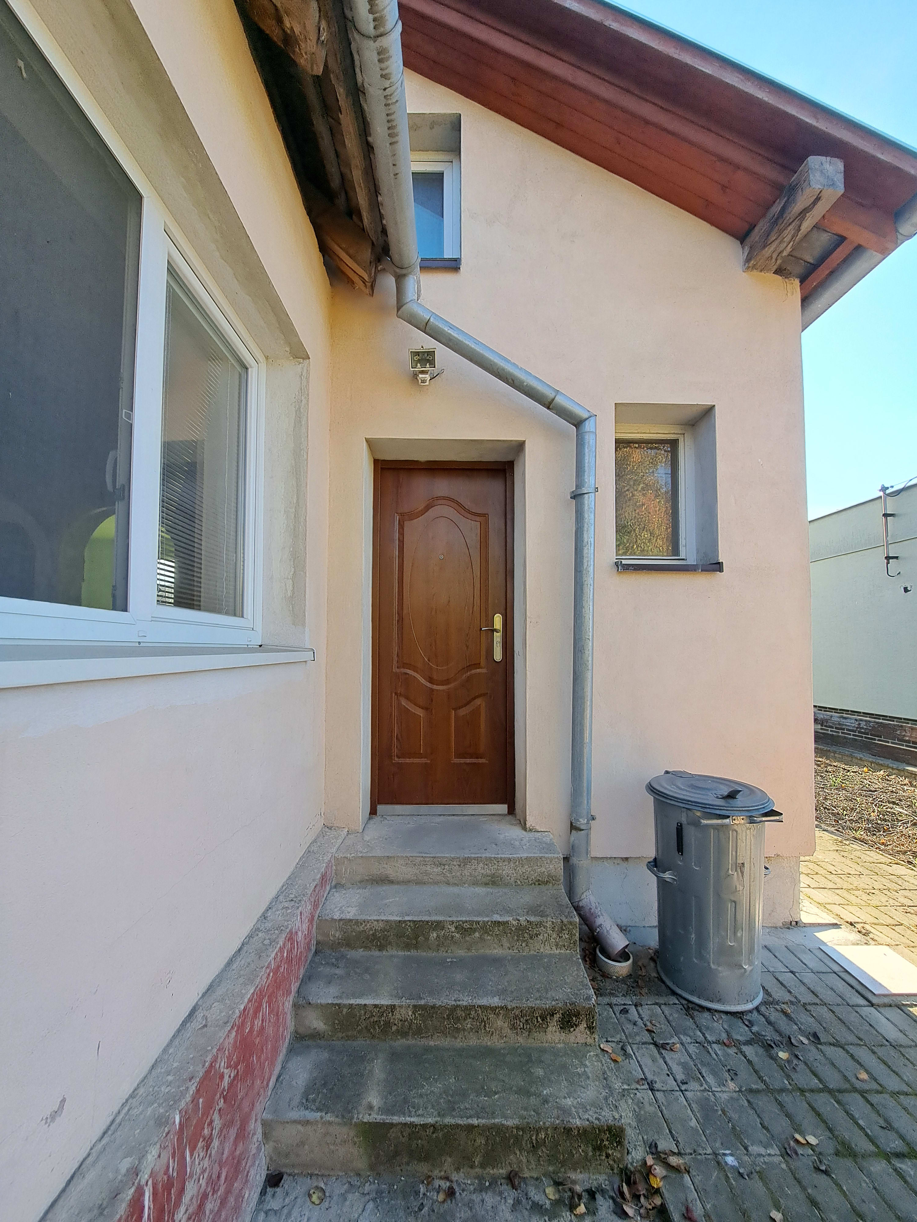 Predám pôvodný  dom v lokalite Košeca