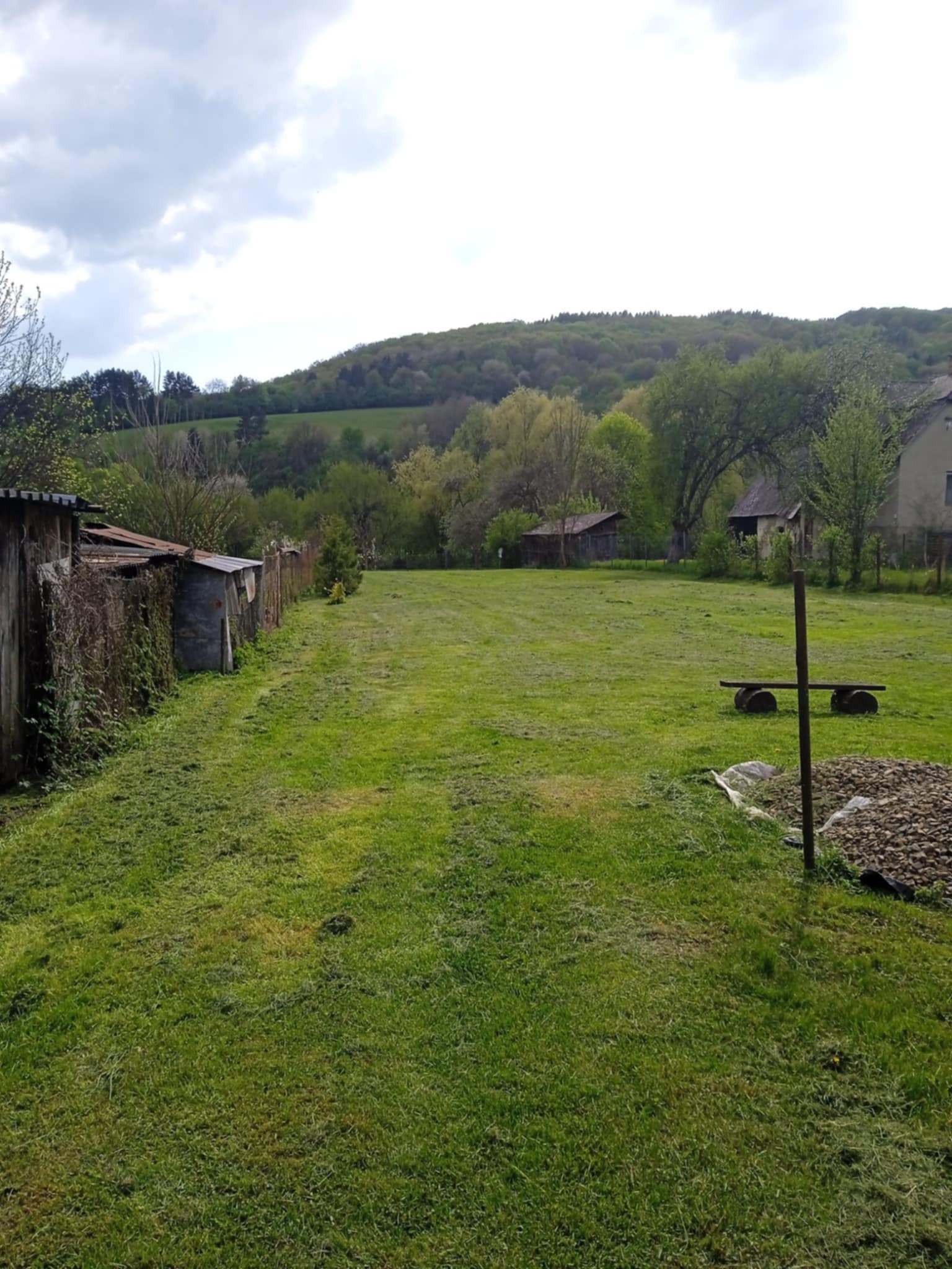 Predám  s veľkým slnečným pozem. dom v lokalite Ubľa