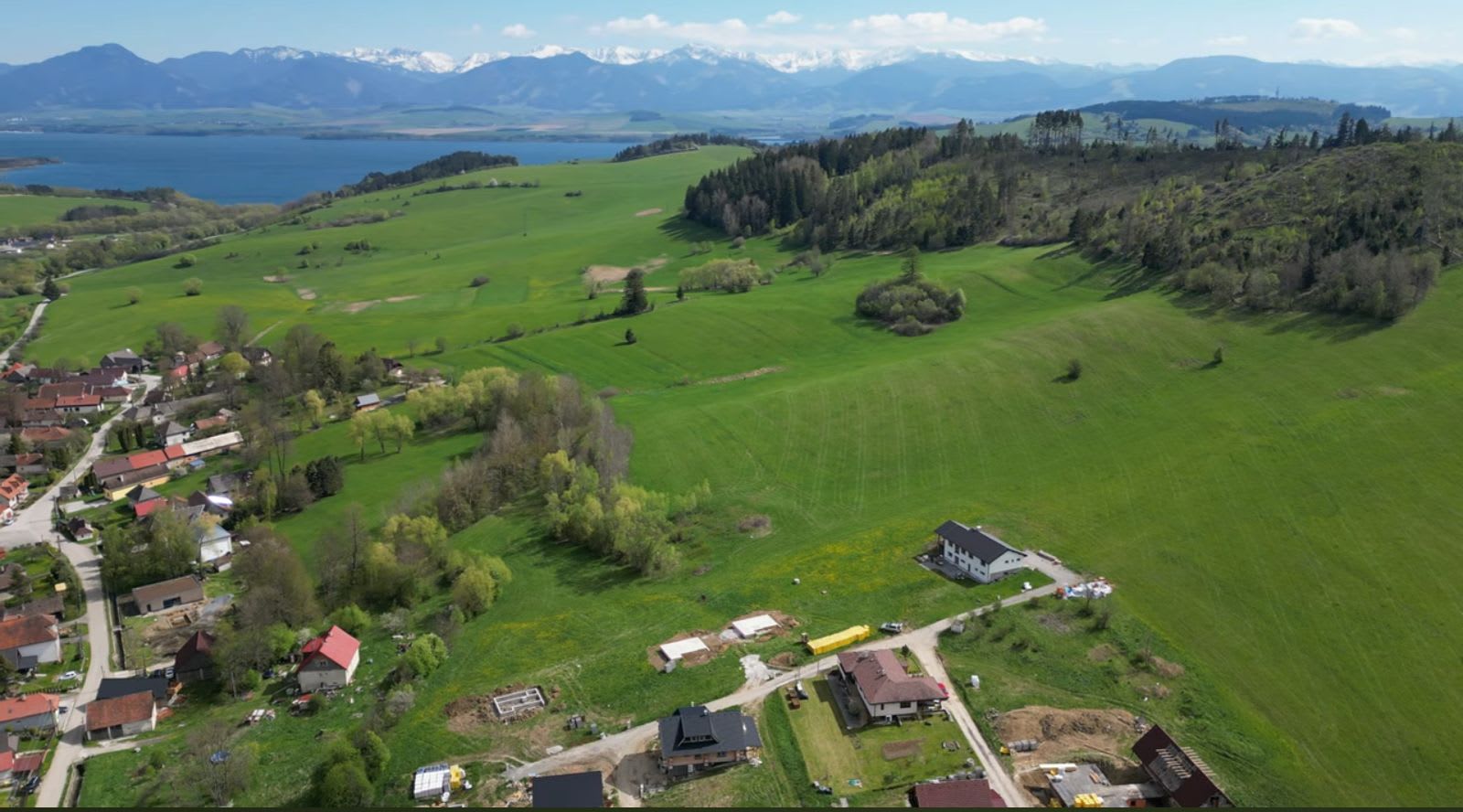 Predám slnečný pozemok v lokalite Ižipovce