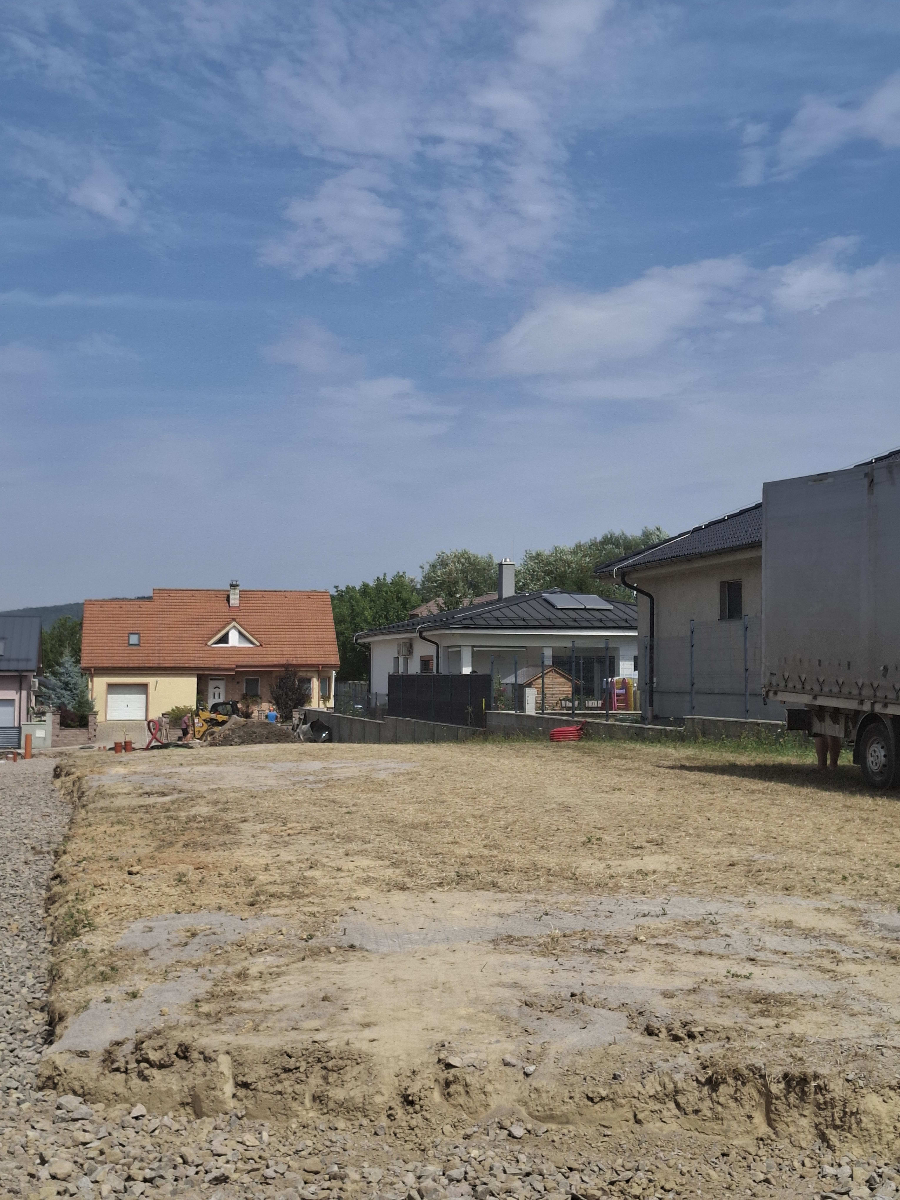 Predám slnečný pozemok v lokalite Lehota pod Vtáčnikom