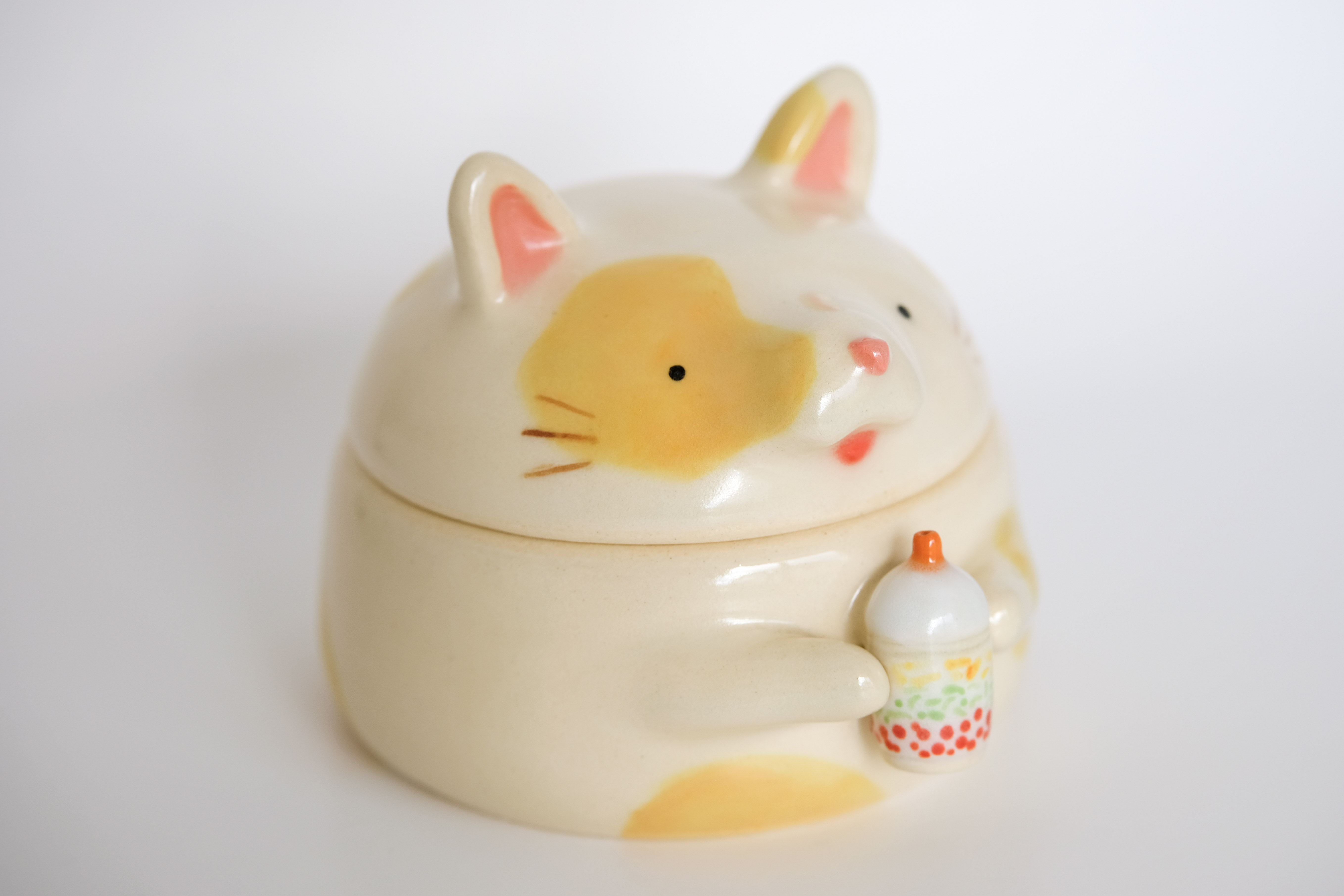 Cat jar at an angle