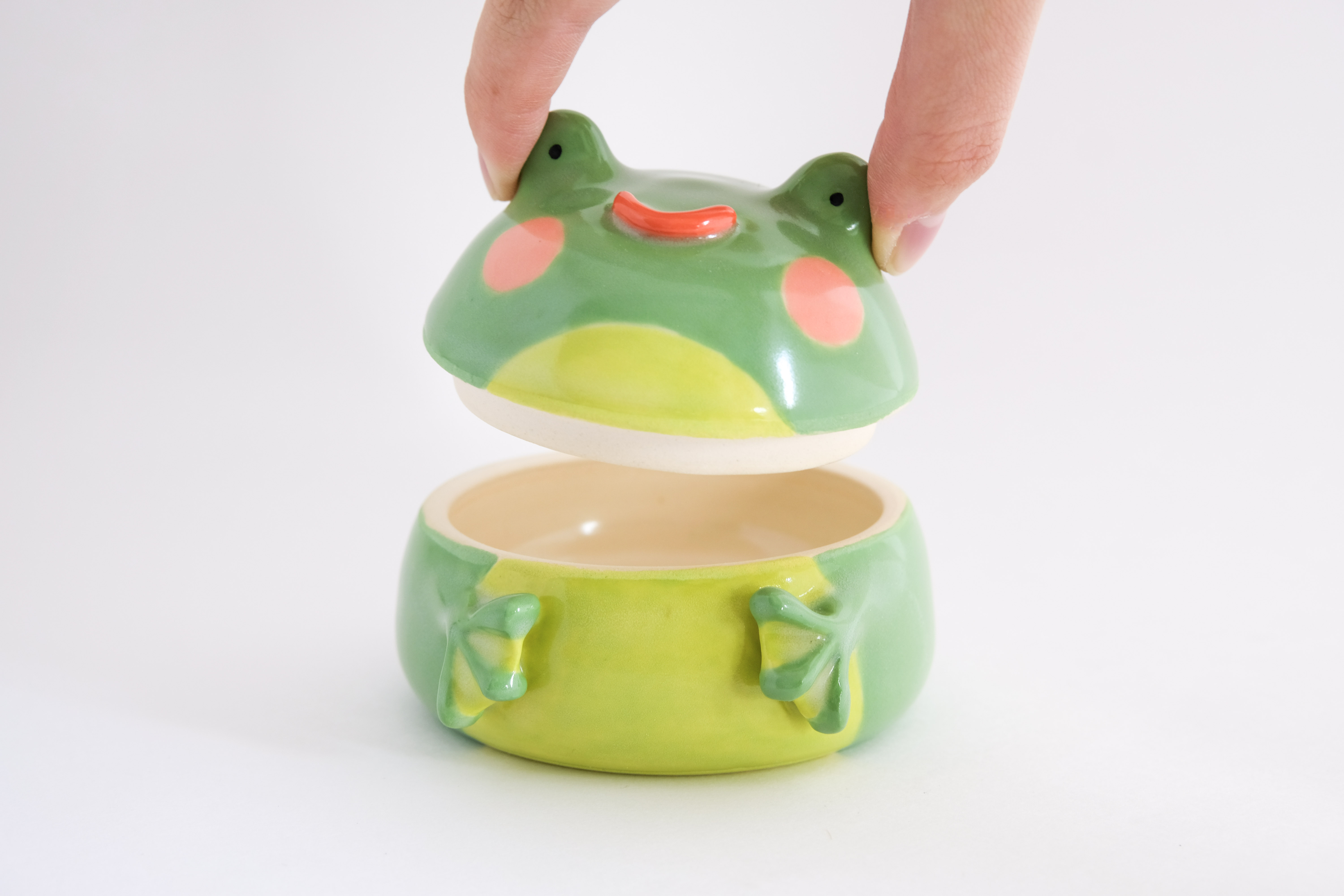 Frog lid open