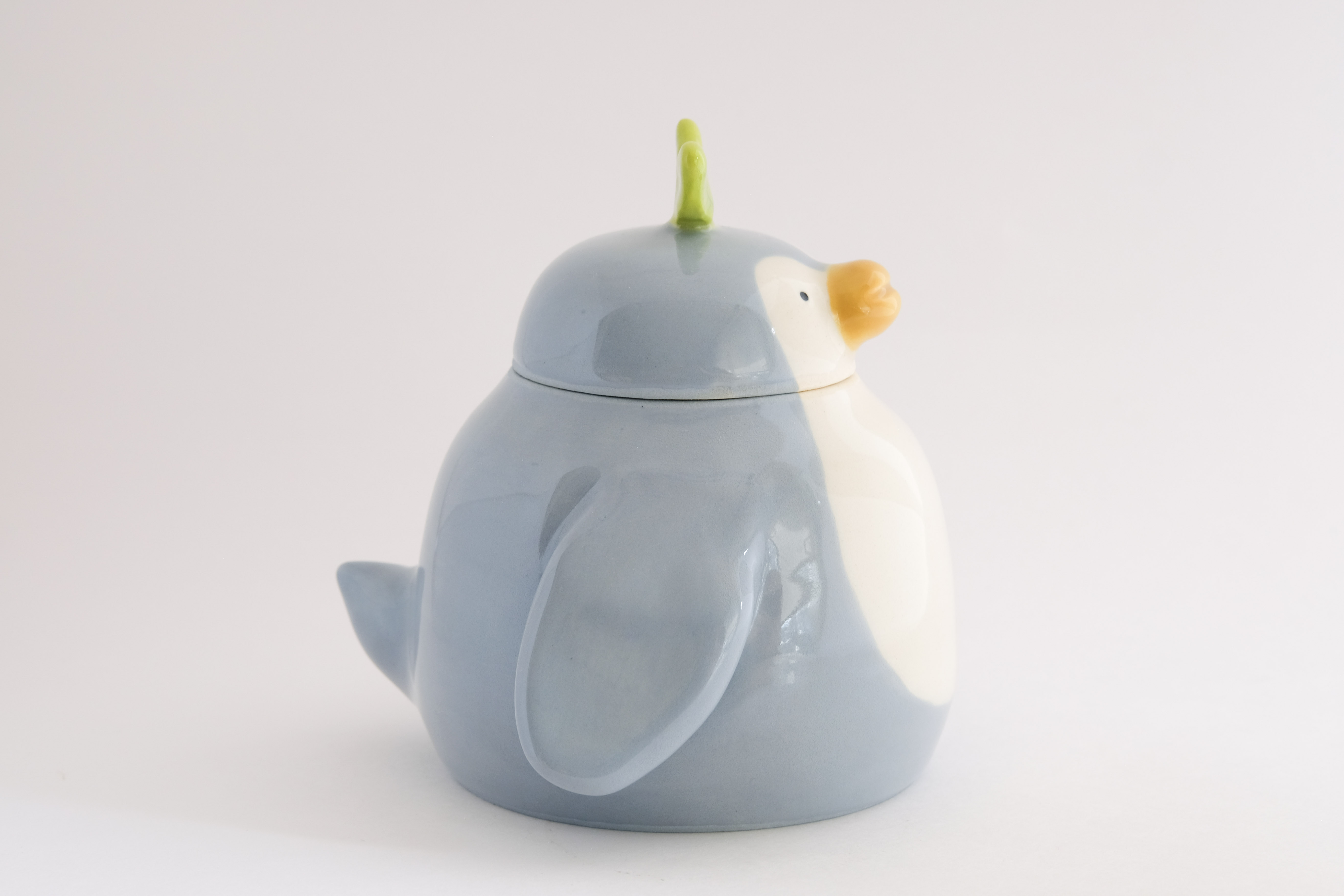 Large blue penguin side