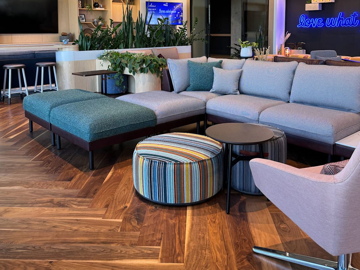 JSI_Chicago_Showroom_HospitalityHub_08