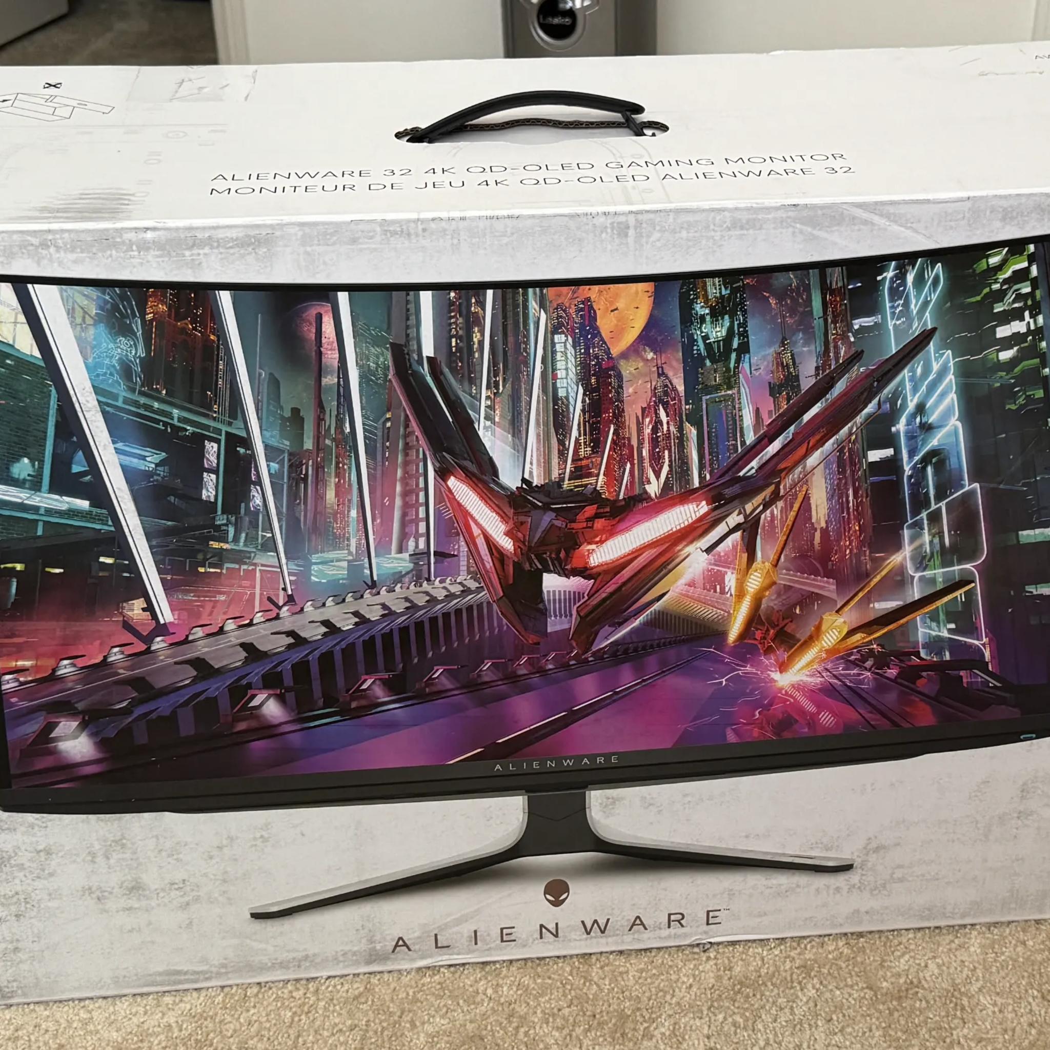 DELL Alienware 32 4K QD-OLED 表面に1mm程度傷あり Alienware AW3225QF 4K QD-OLED review | PCMag