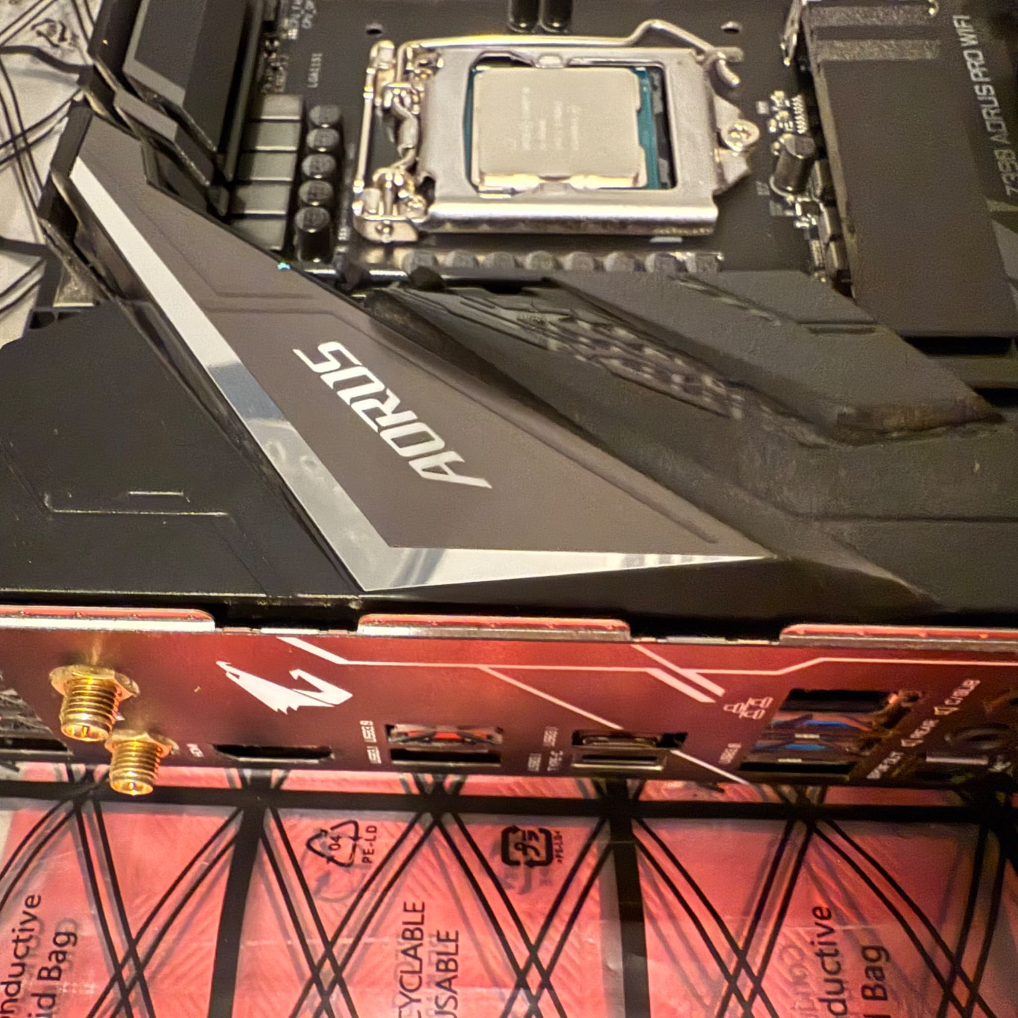 Gigabyte Z390 AORUS PRO WiFi + i5 9600k [Motherboard + CPU