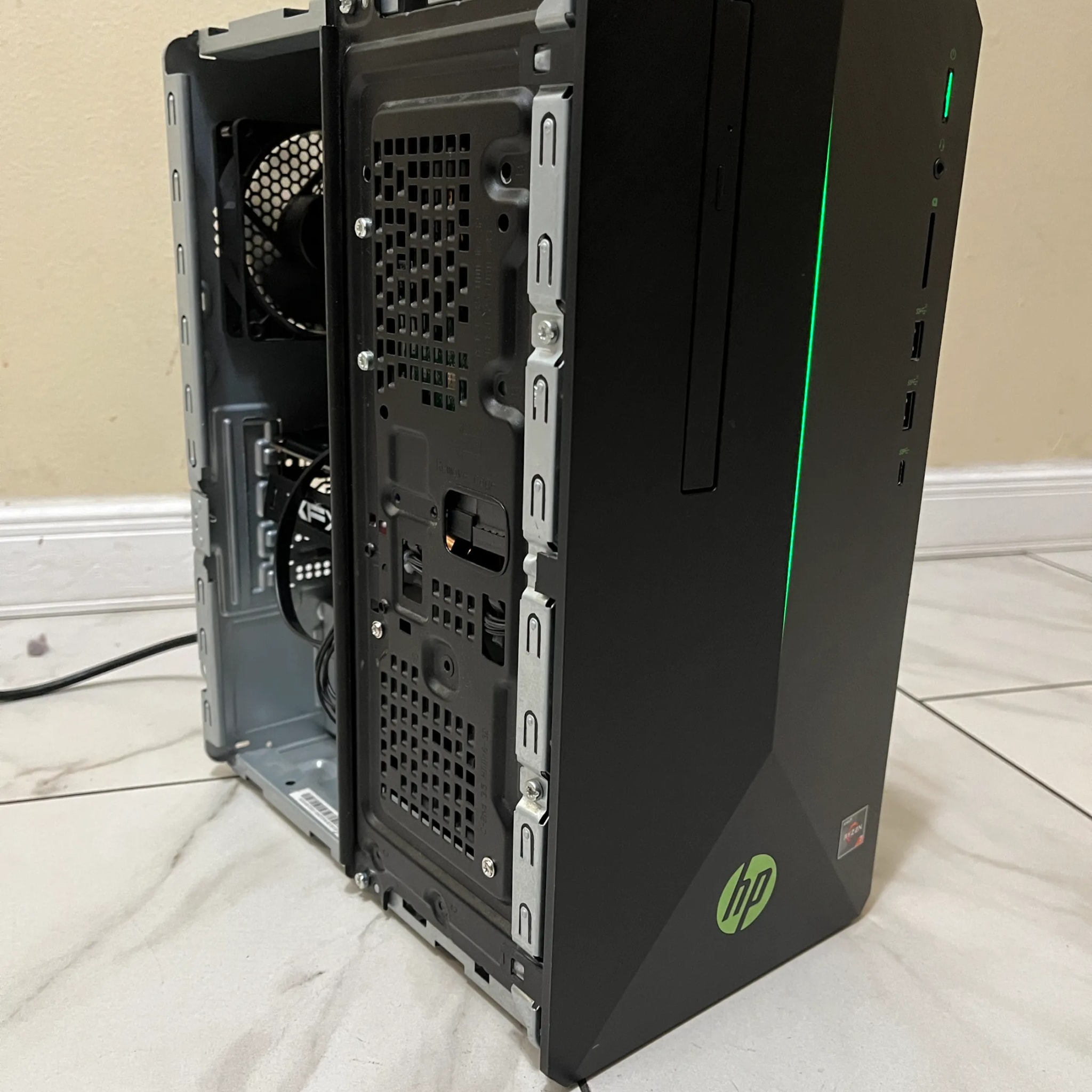 HP Gaming PC Desktop, AMD Ryzen 7 1700 8 Core RX 570 4GB