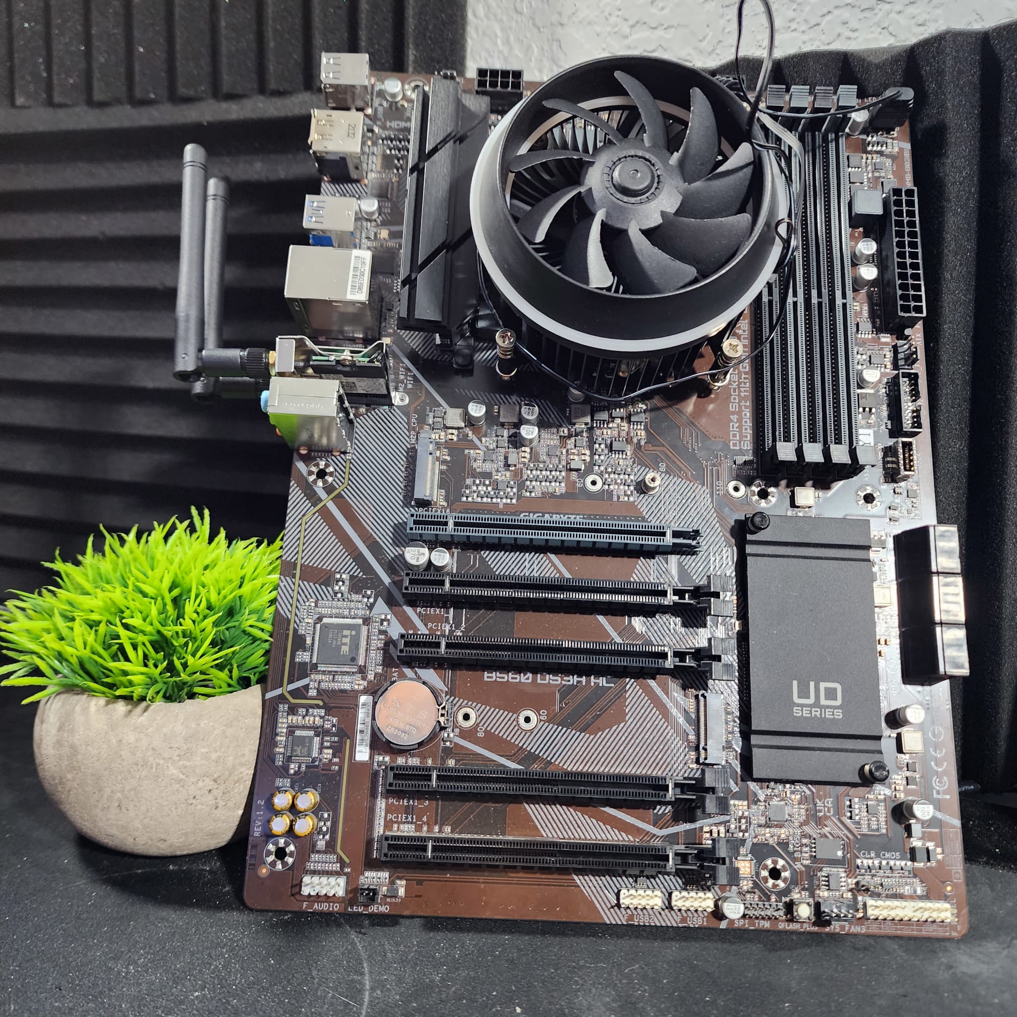 GIGABYTE B560 DS3H AC + i5 10400F + ARGB Cooler combo | Jawa
