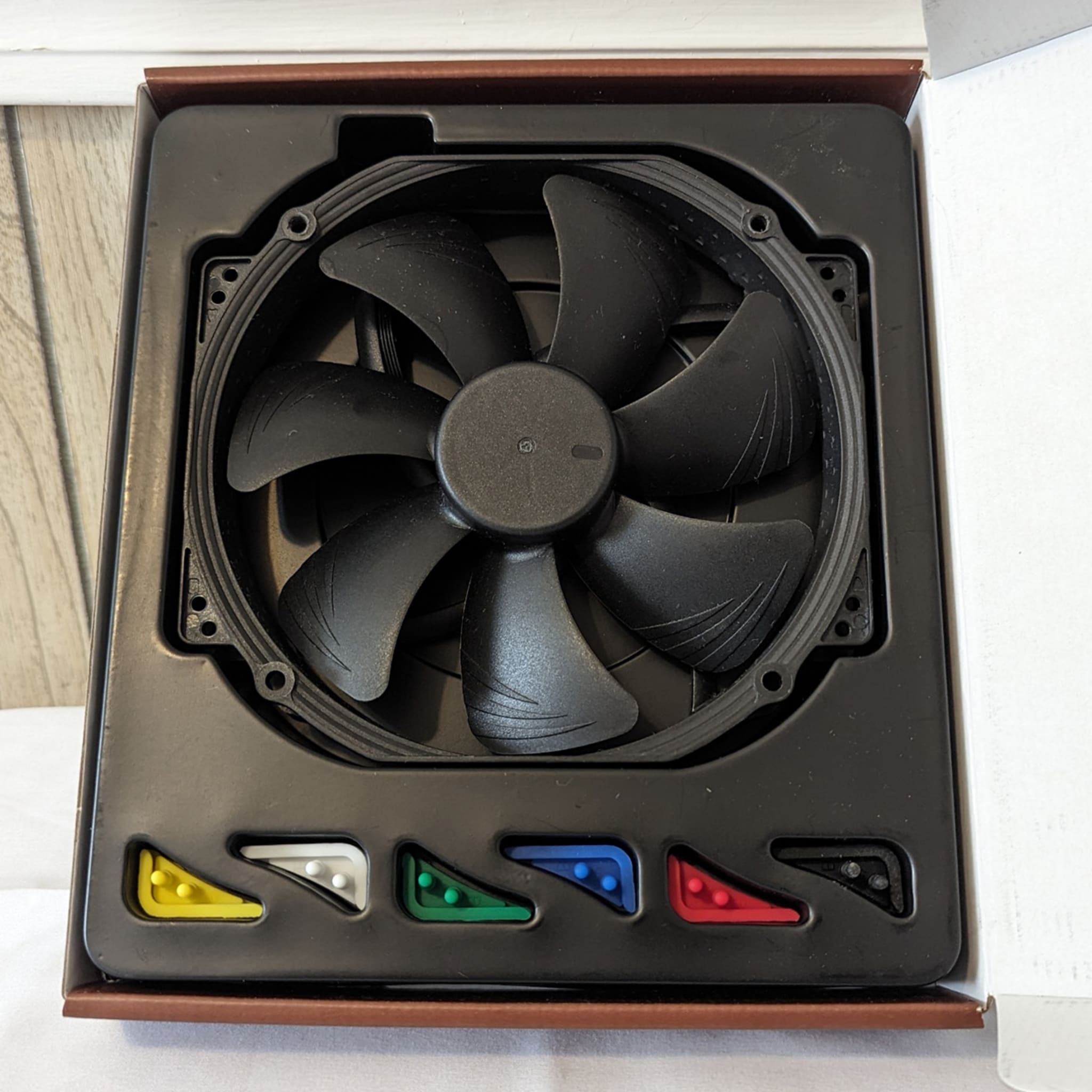 noctua NF-A15 HS-PWM CPUクーラー(ブラック） Amazon.com: Noctua NF-A15 HS-PWM chromax.Black.swap, Premium