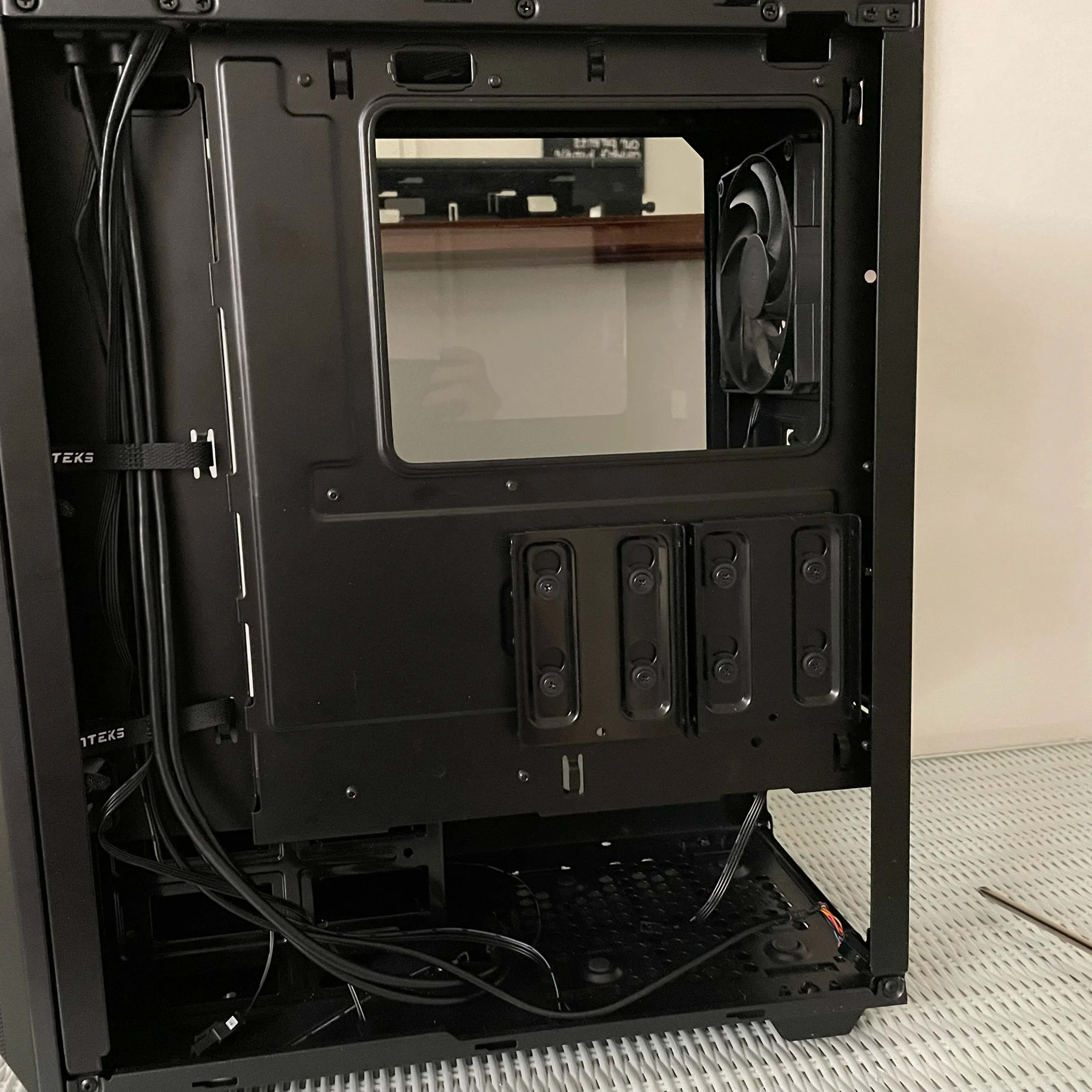 Phanteks Eclipse P300A Mesh Case (With Screws & Manual, Plus Extra SSD Bracket at No Extra Cost)!
