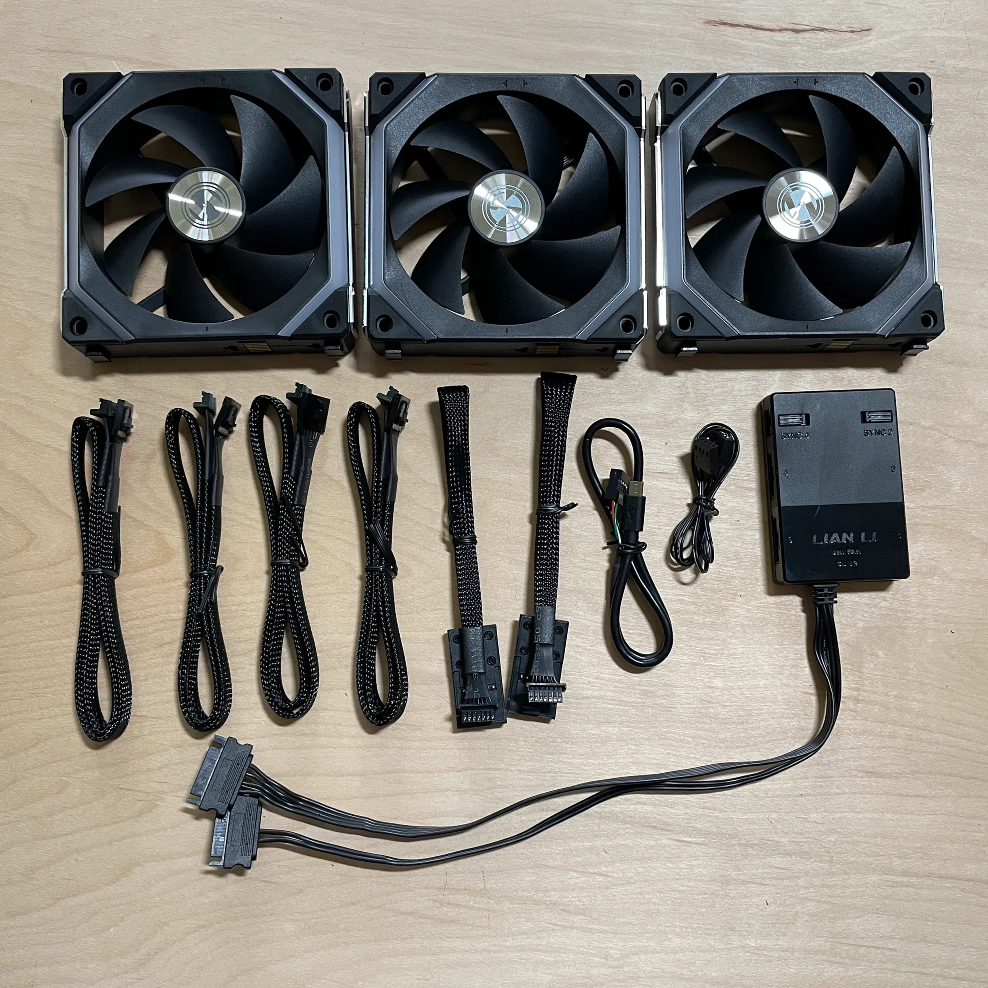 *LIKE NEW* Lian-Li UNI Fan SL120 v2 Fans with Controller (black, triple pack)