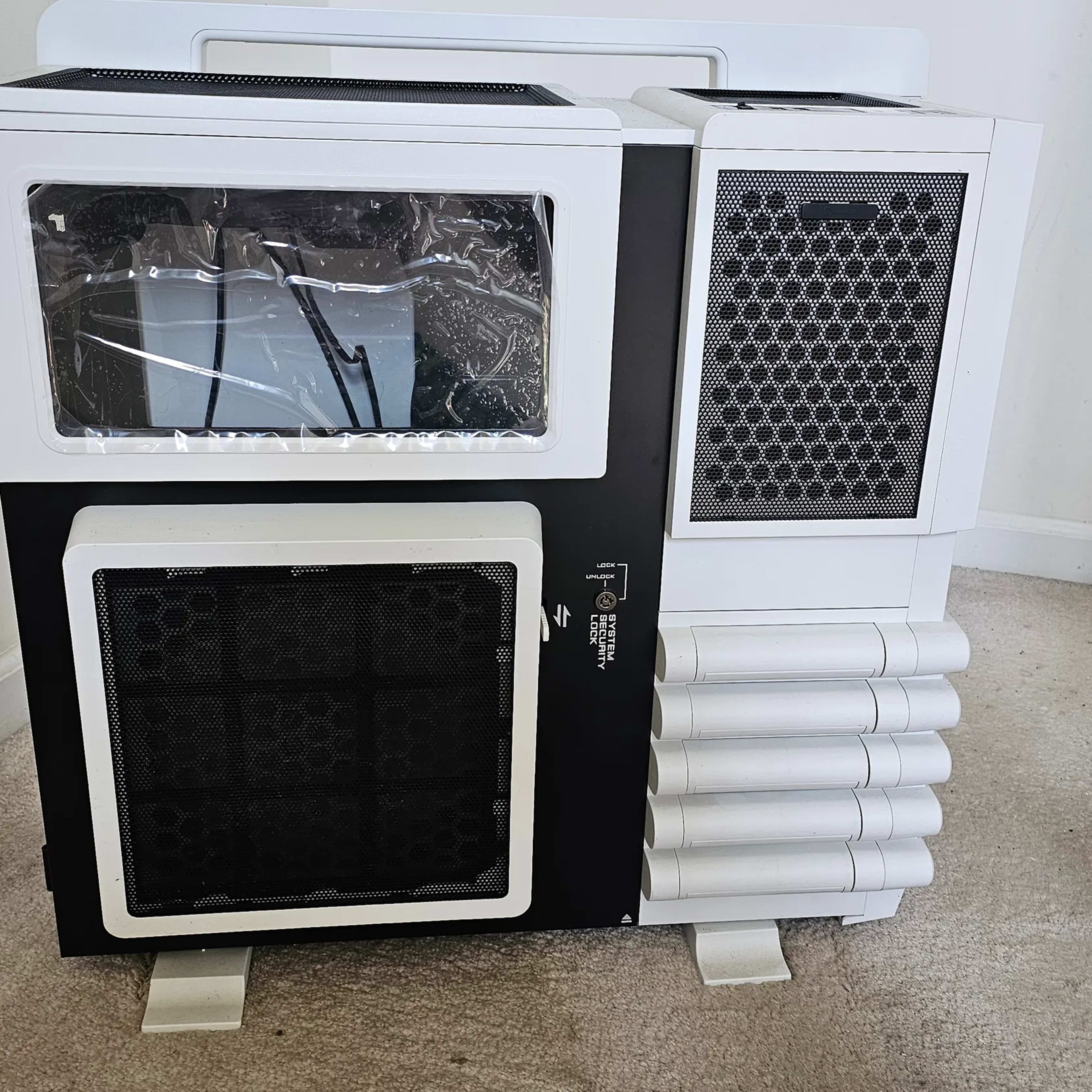 Thermaltake Level 10 GT Snow Edition | Jawa Thermaltake Level 10 GT Snow Edition | Jawa