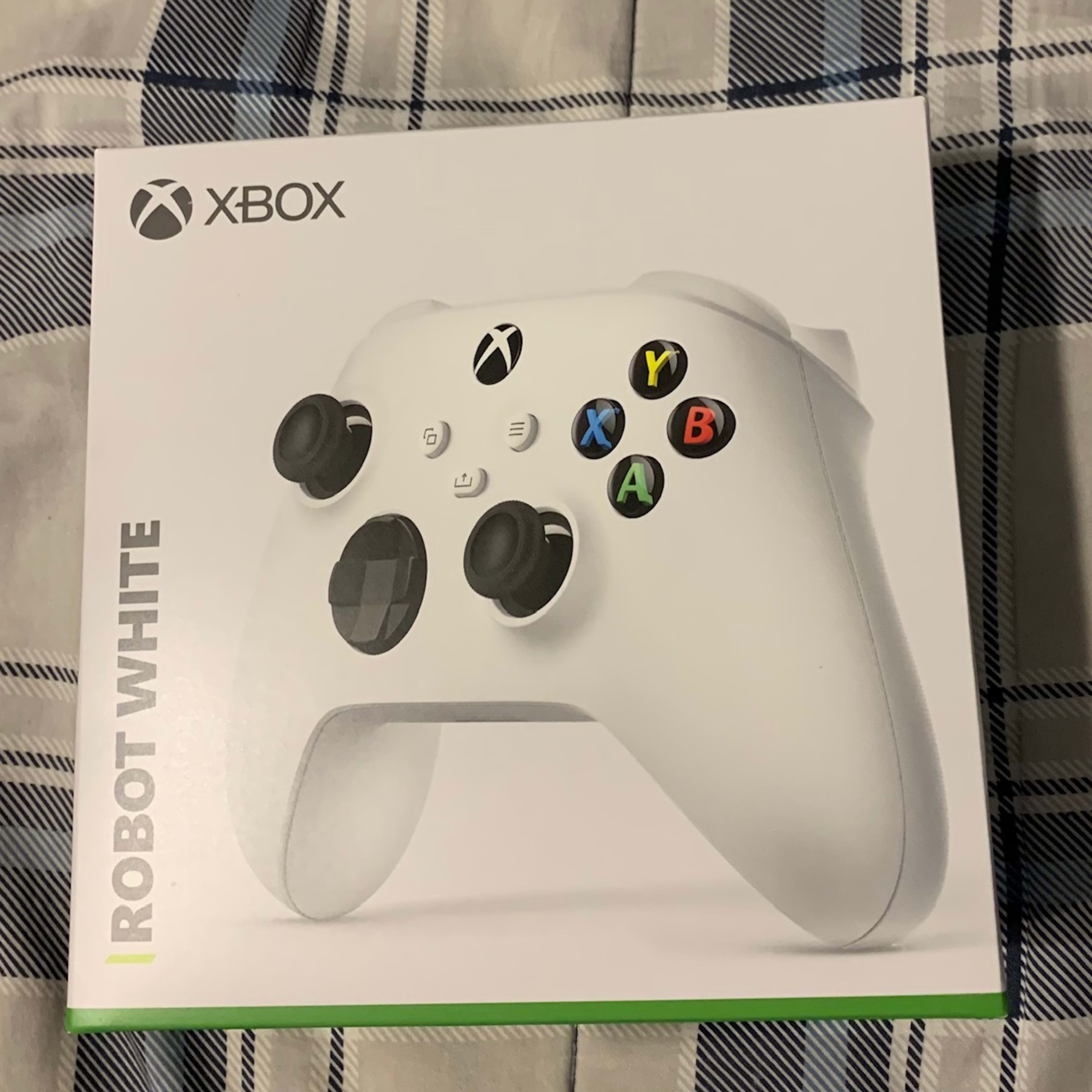 xbox series x/s/one/pc controller in robot white (new and sealed)