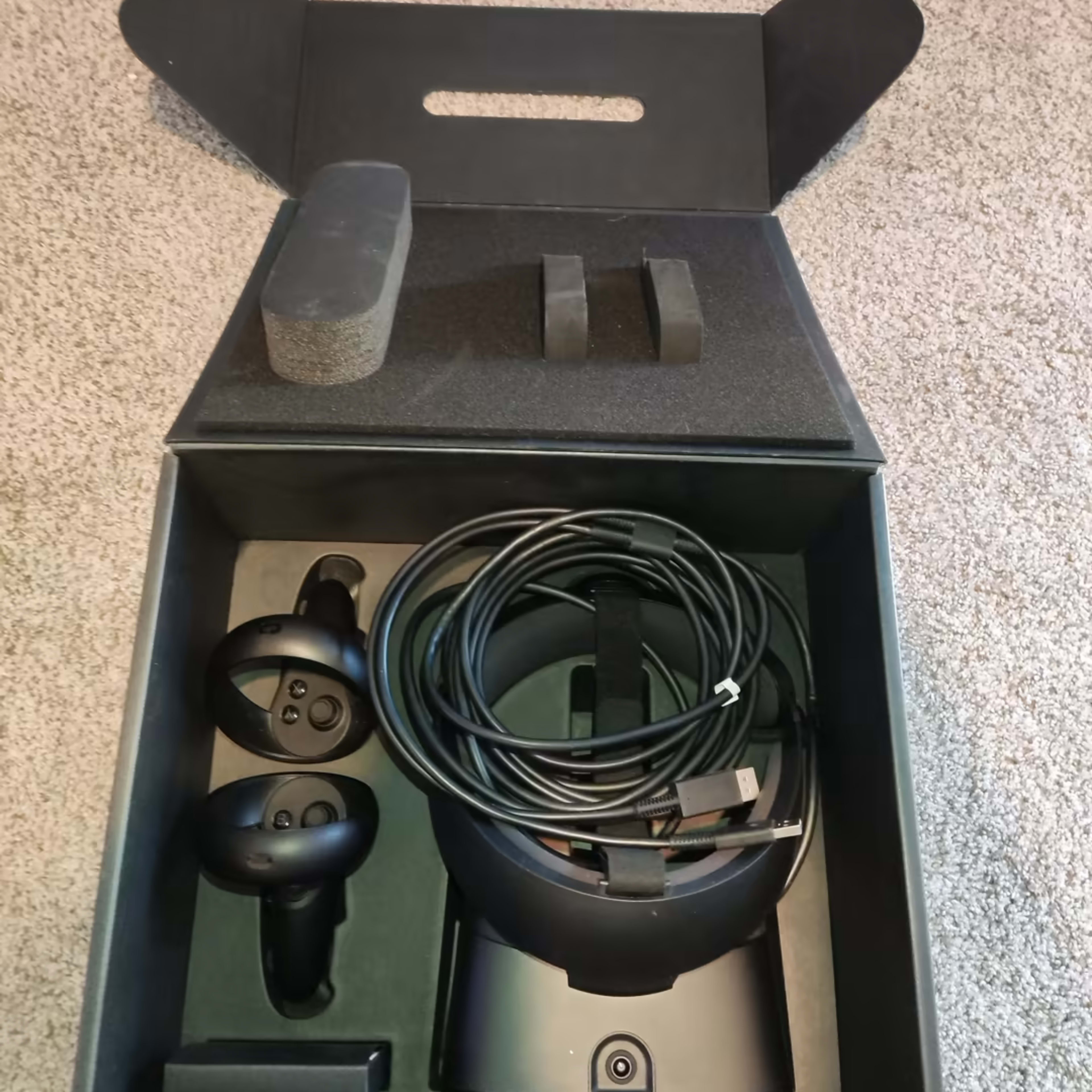 Oculus Rift S VR Headset with Controllers