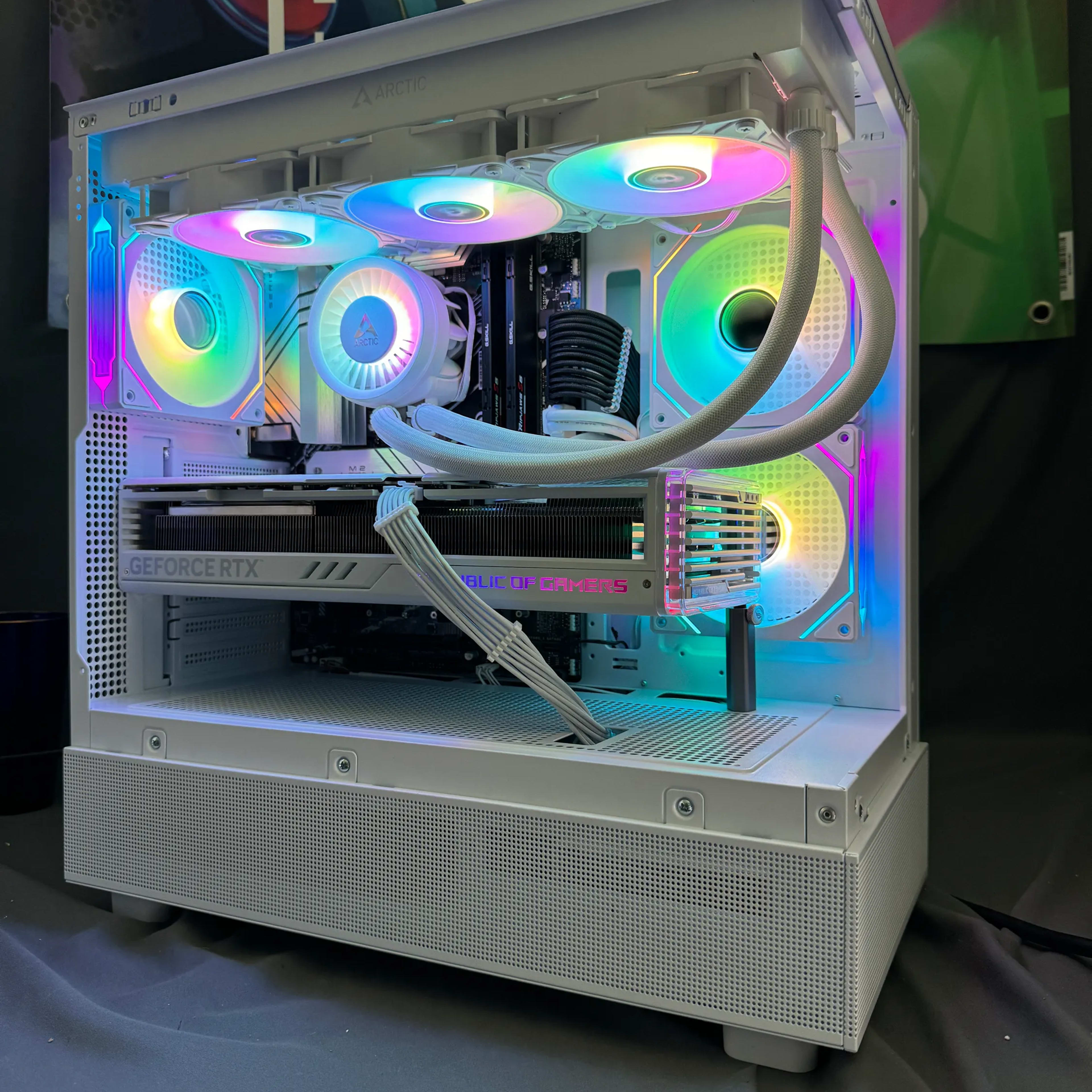 RTX 4090 Whiteout Gaming PC