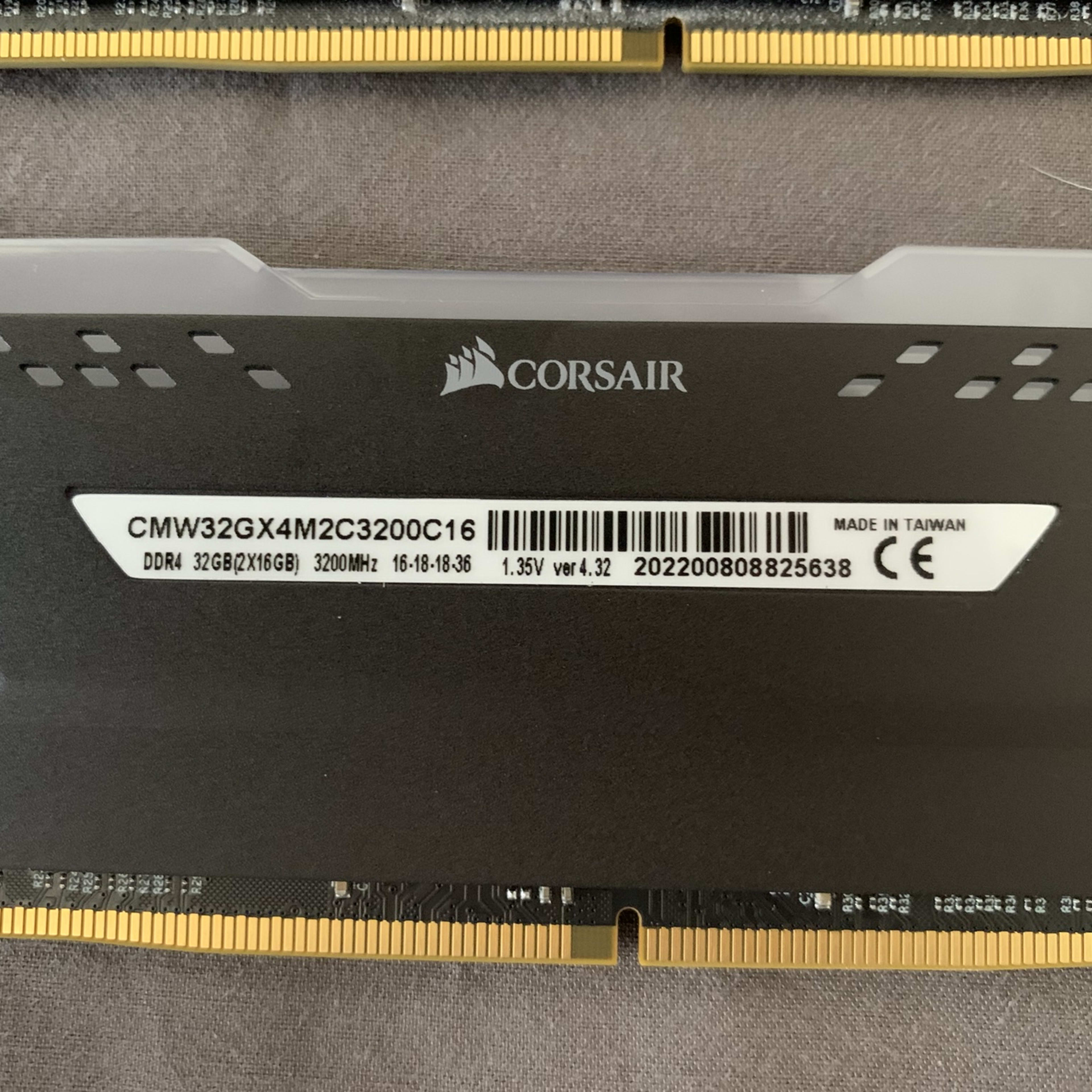 Corsair Vengeance RGB Pro 32GB (2x16GB) @ 3200 MHz DDR4