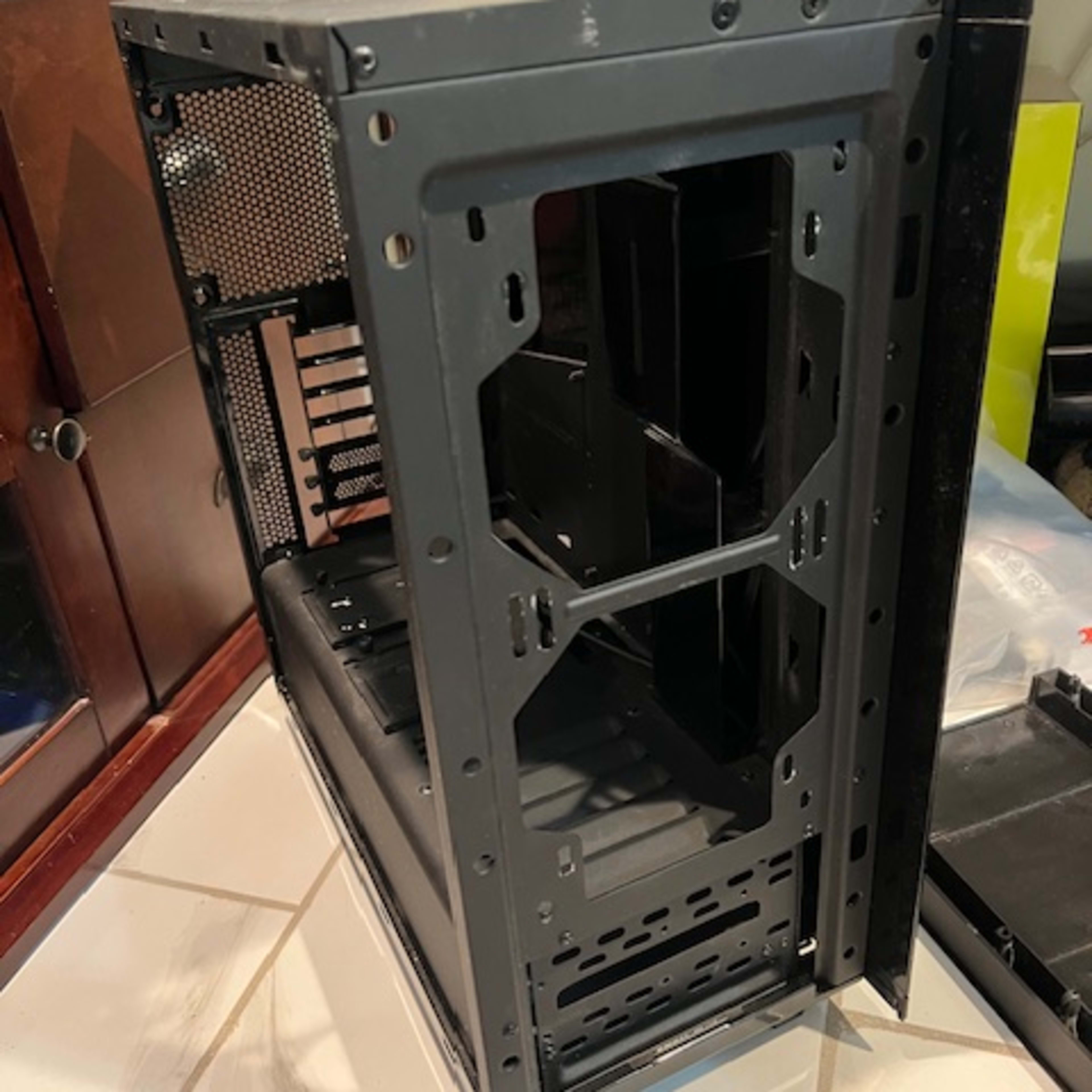 Boitier Gamer Nzxt Source S340 / Noir