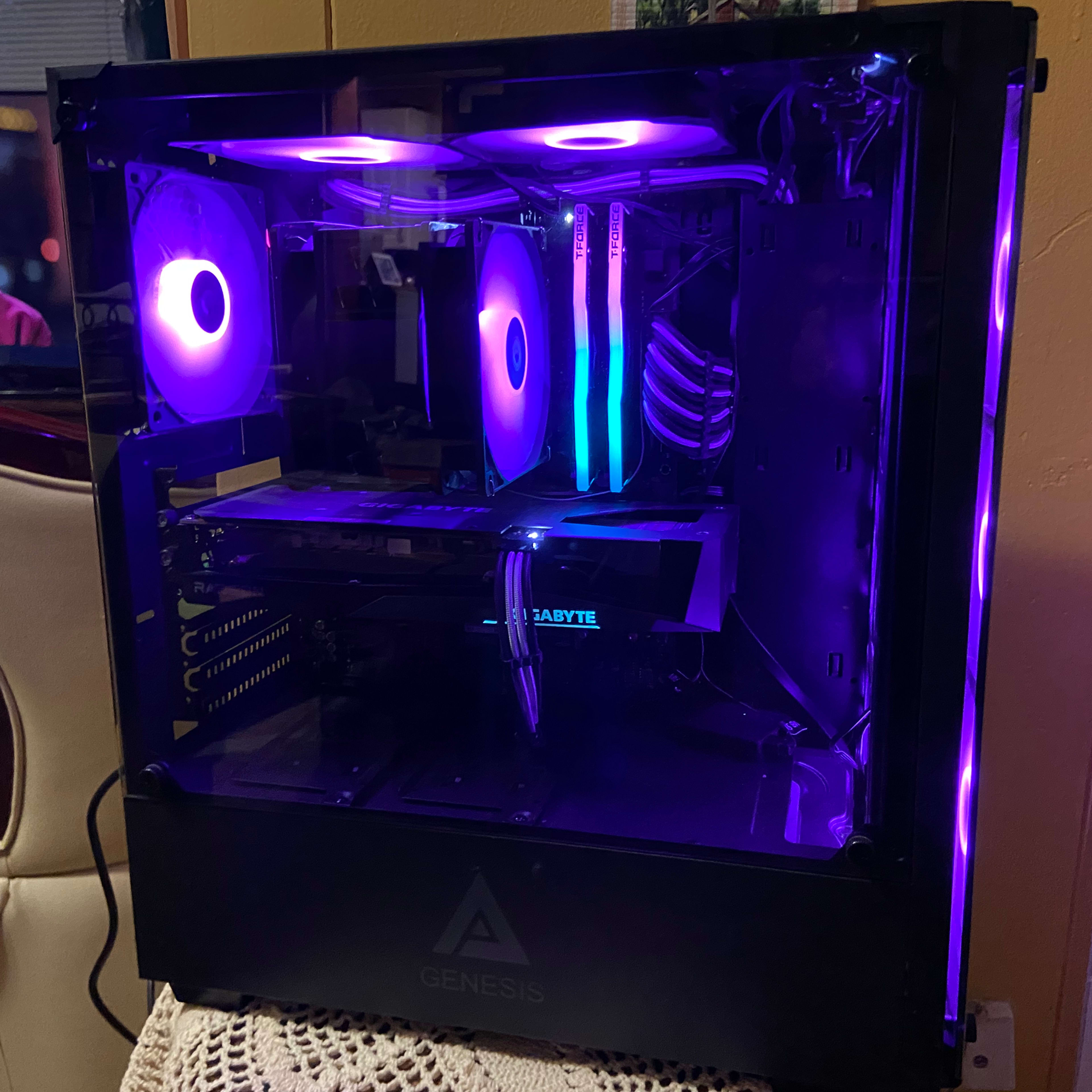 Gaming PC: Ryzen 5 3600, RX 6600xt, 16GB DDR4 Ram, 1TB M.2 SSD + 1TB HDD, Windows 11 Pro