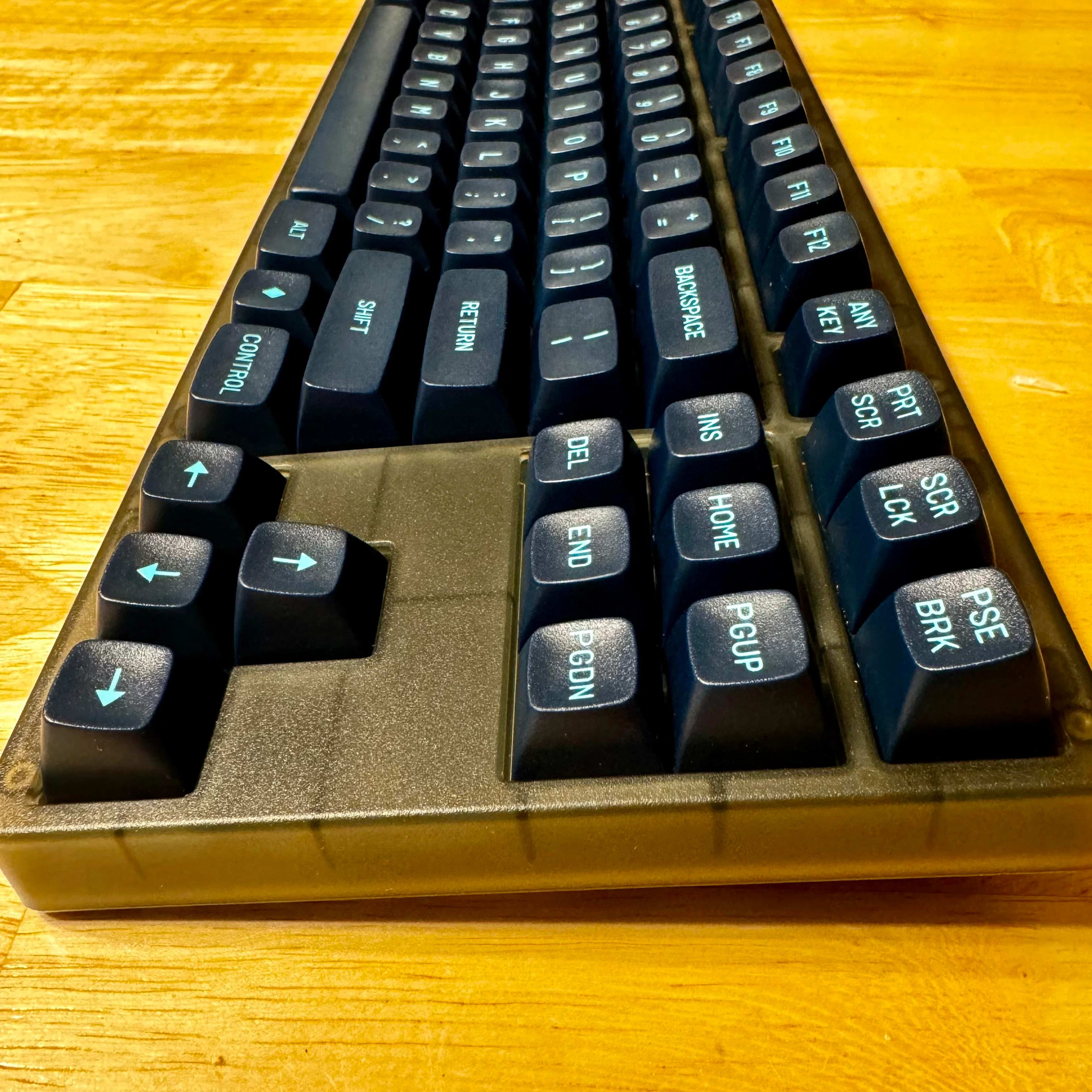 Like New - KBDFans TIGER 80 LITE Tenkeyless Custom Mechanical Keyboard w/ Drop Dusk MT3 Keycaps