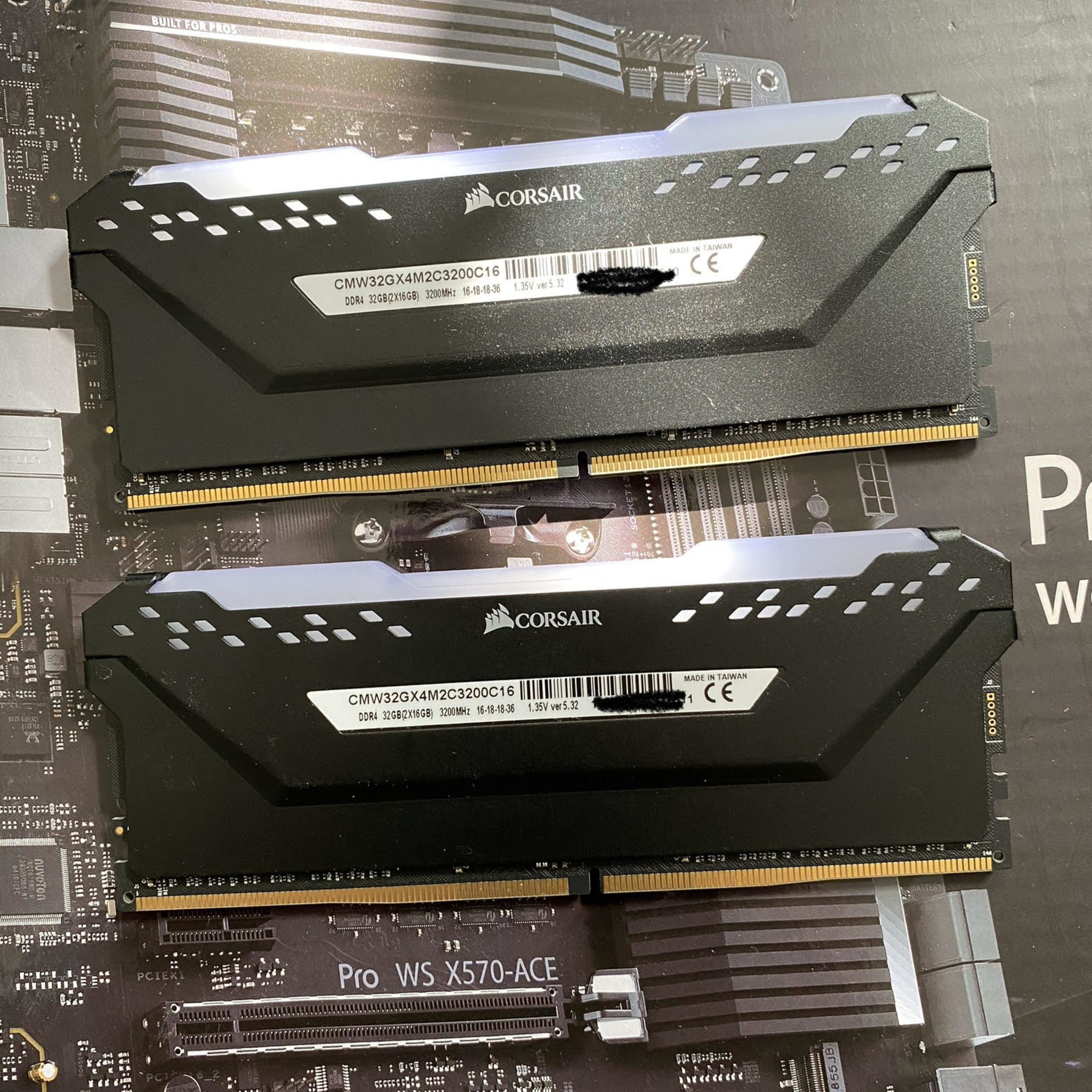 32GB Corsair Vengeance RGB Pro DDR4 3200CL16 (2X16) | Jawa