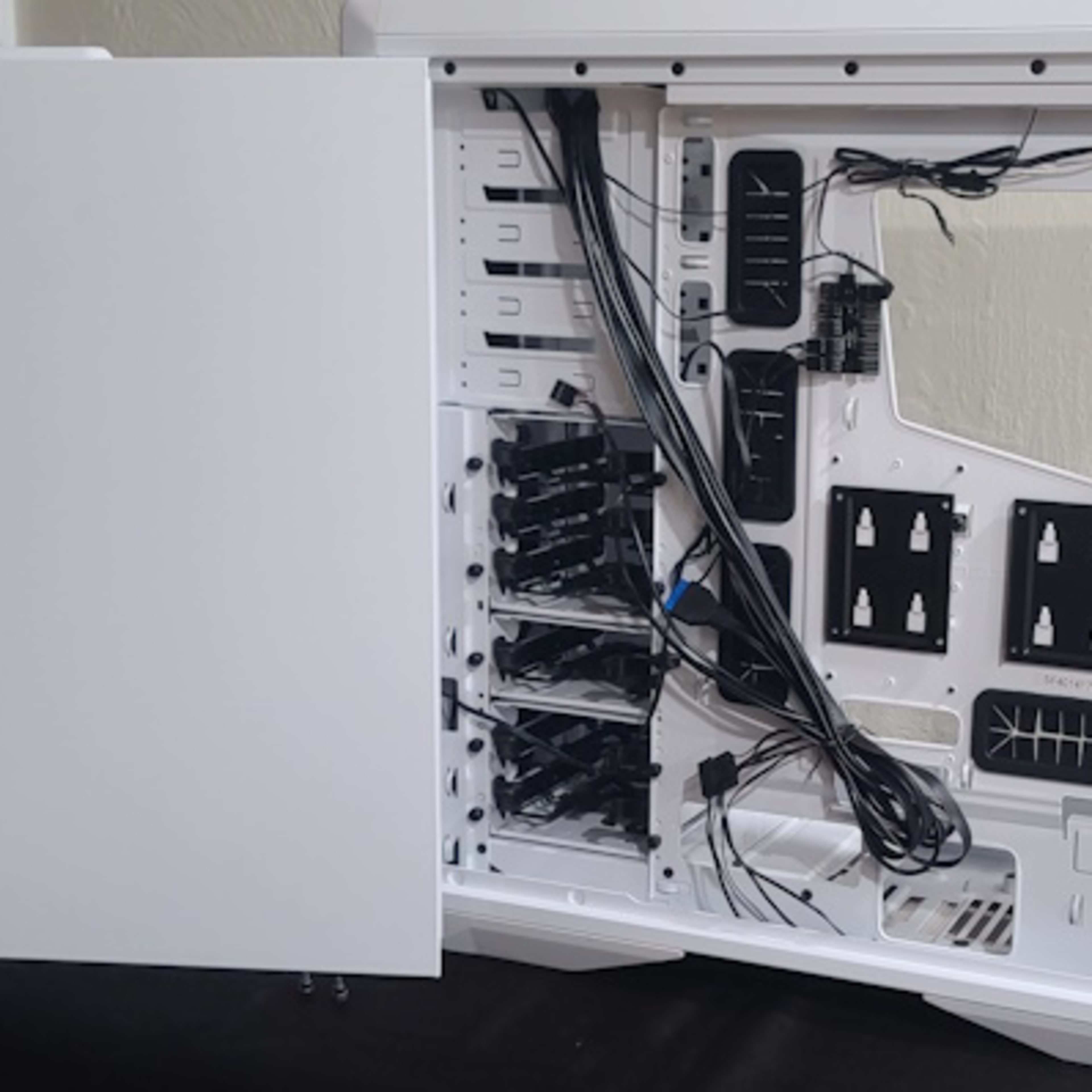 NZXT Phantom 630 Windowed Edition White Steel / Plastic ATX Full Tower Computer Case