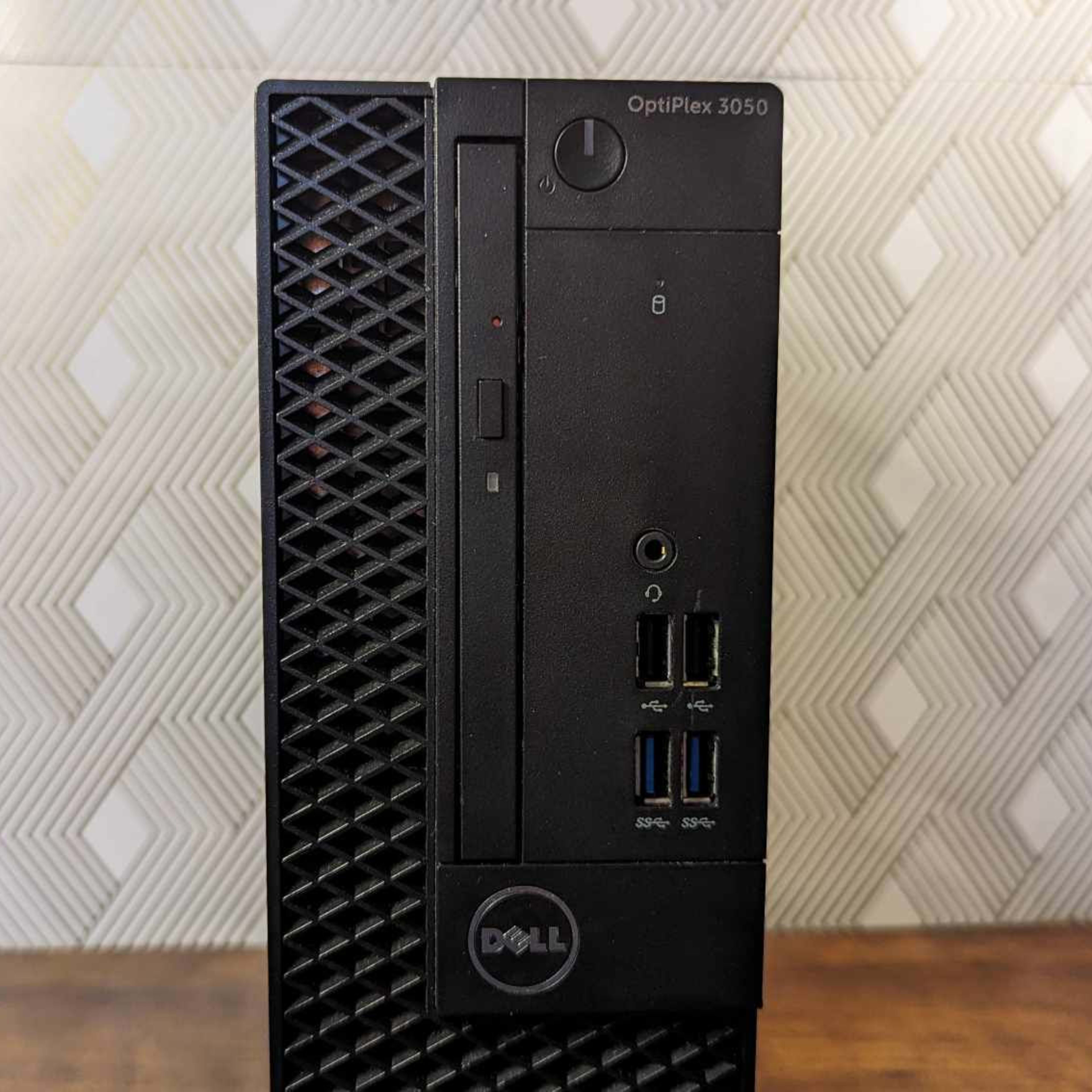 🎮 RETRO/LIGHT GAMING PC 🎮 - 3050 Dell Optiplex i3-7100, 8GB, Nvidia NVS 310 , Windows 10, 500GB SSD