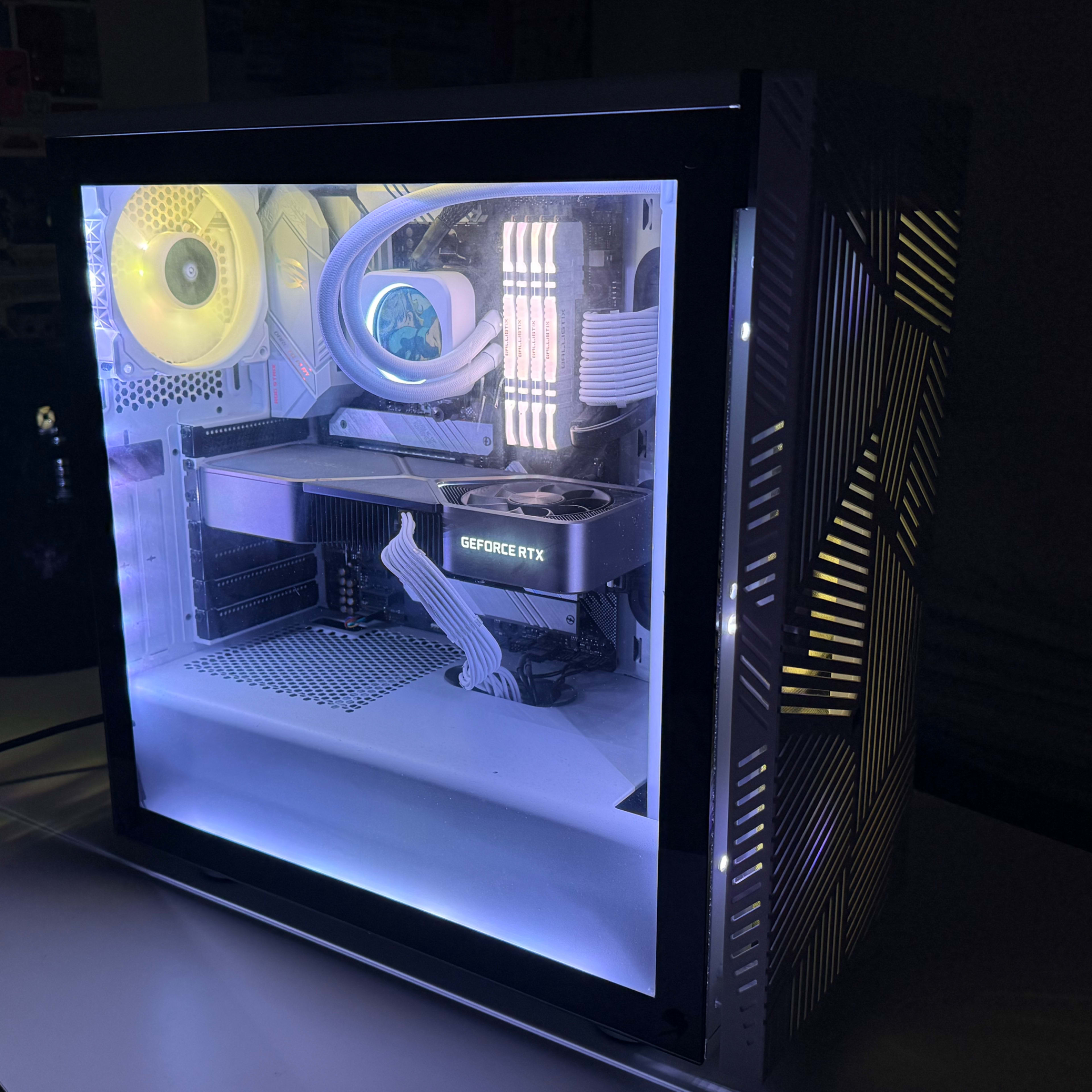 White Gaming Pc - TX 3080 FE, Ryzen 5 5600X, 32GB CL16 RGB