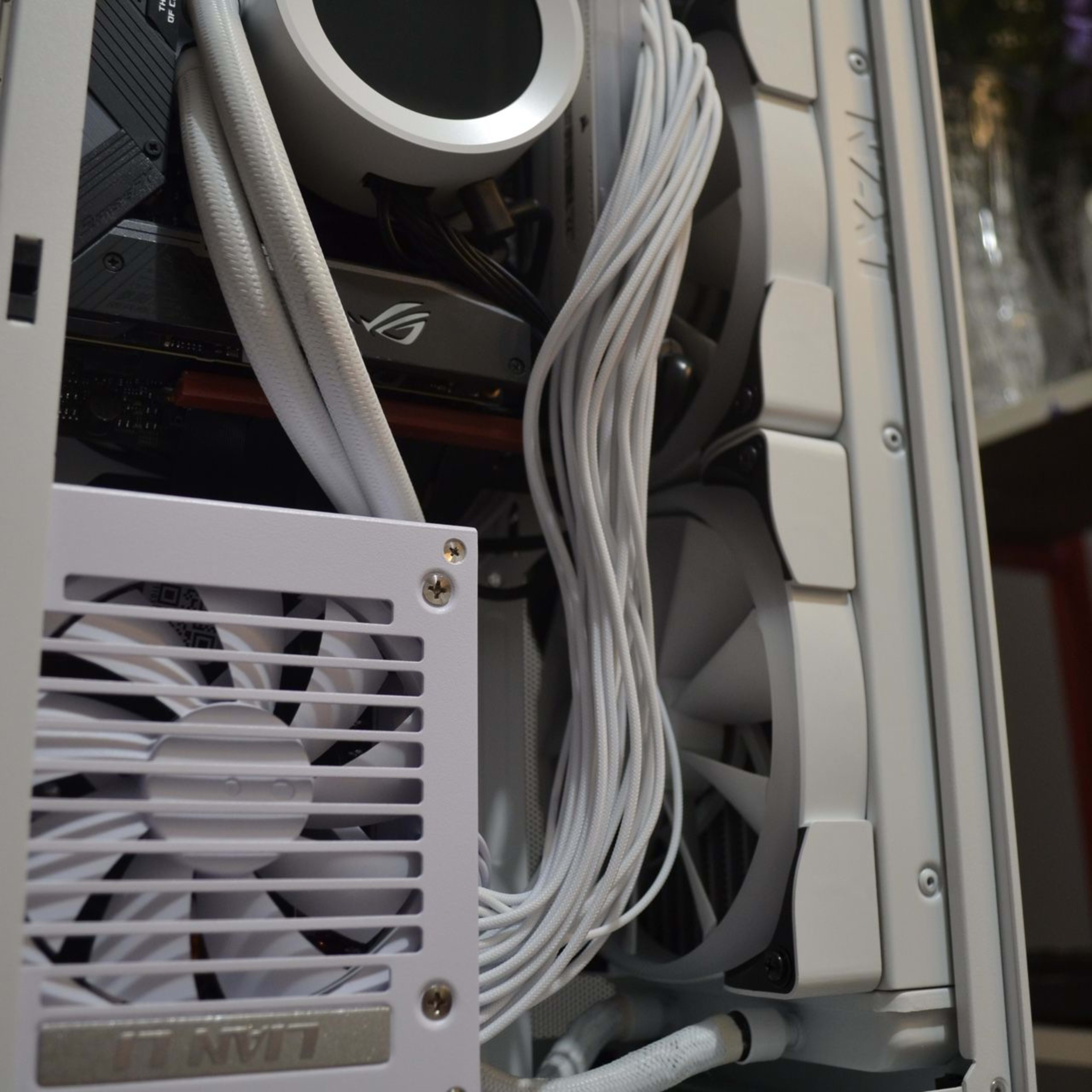 ICE WHITE 🧊 R9 5950X, RTX 3080 | Mini ITX Custom Gaming PC