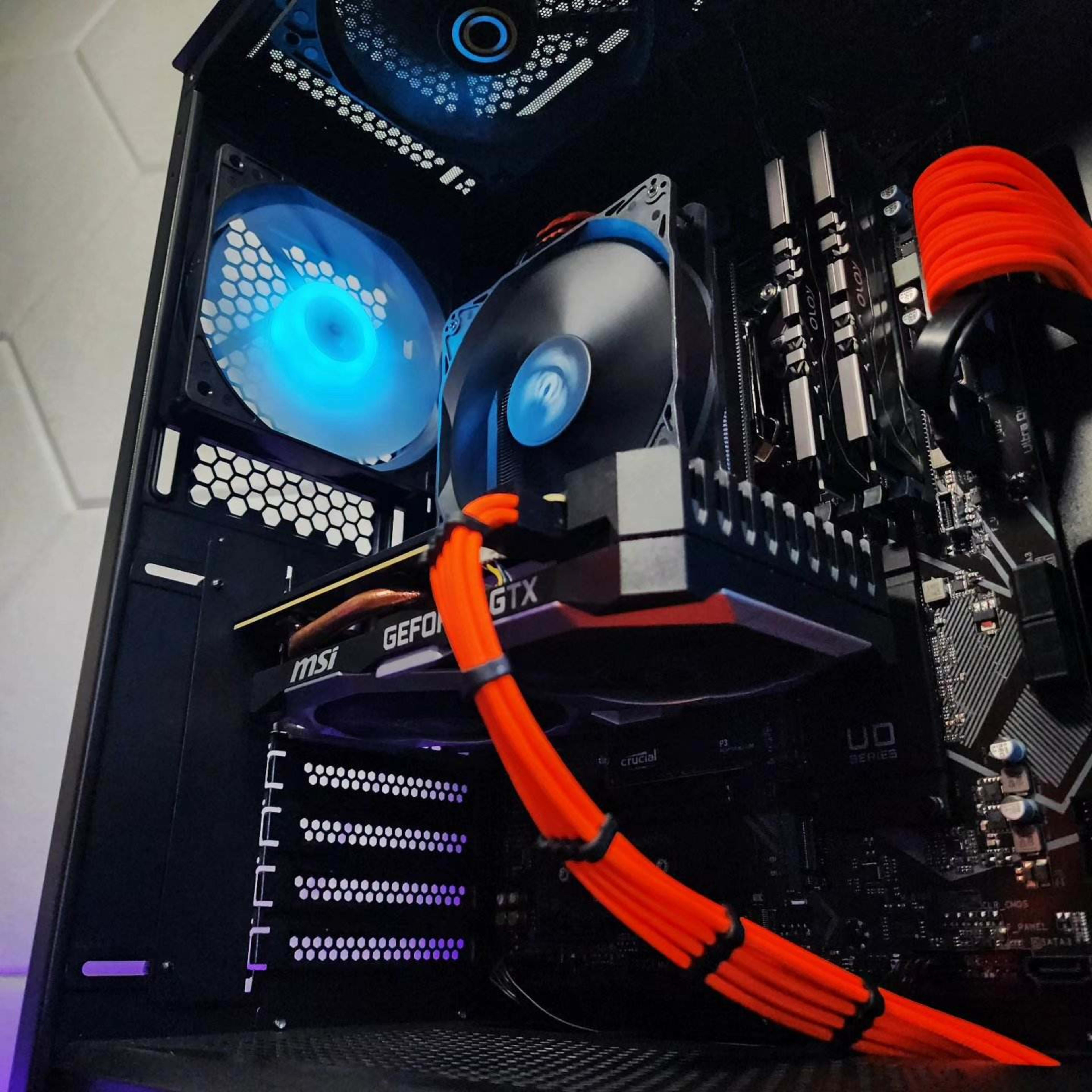 💙🧡💙 MSI GTX 1660 Ti // Intel Core i5 10500 // OLOy 16GB 3200MHz // Crucial P3 500GB NVMe Gen3