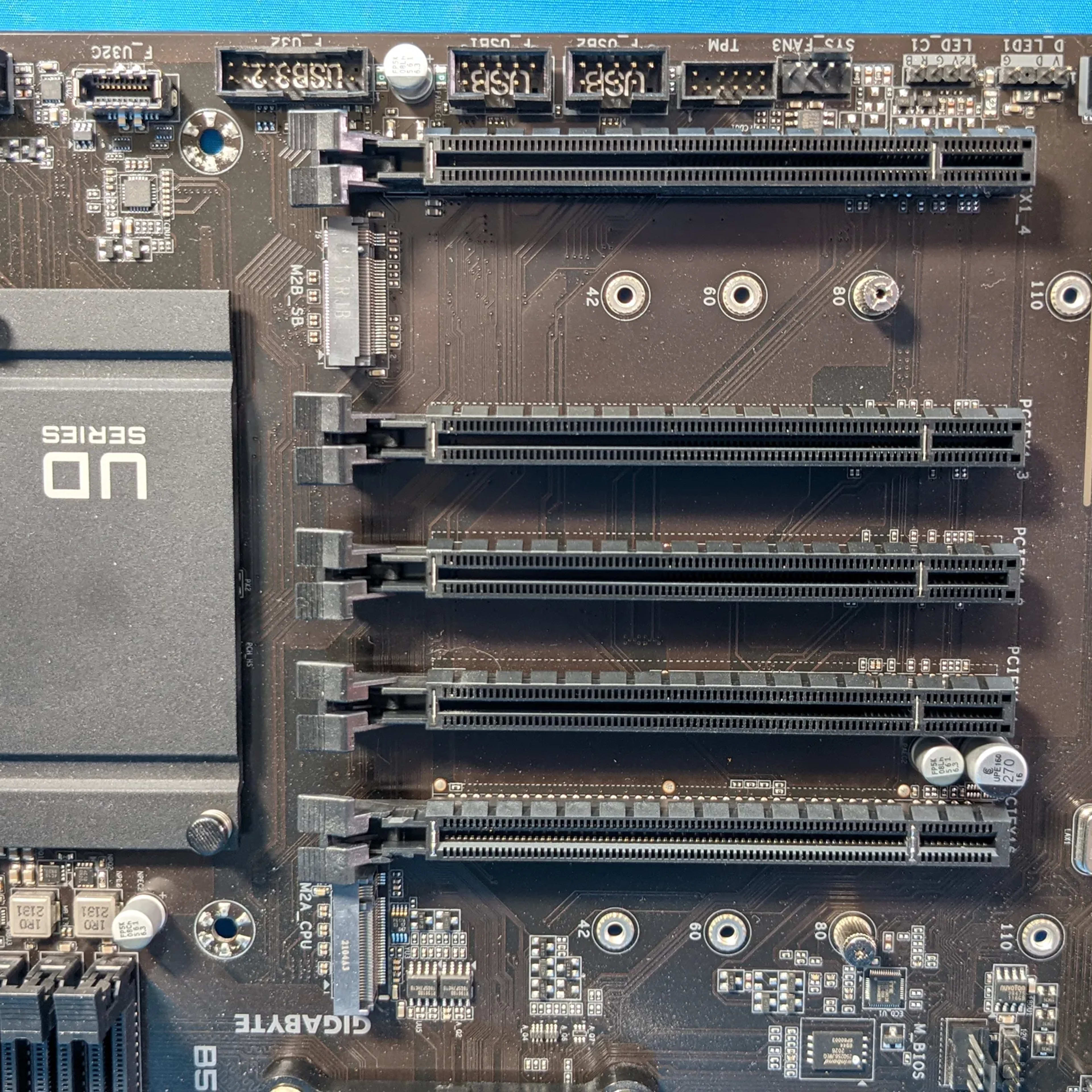 Gigabyte B550 UD AC AMD Socket AM4 DDR4 ATX PCIe 4.0 Desktop