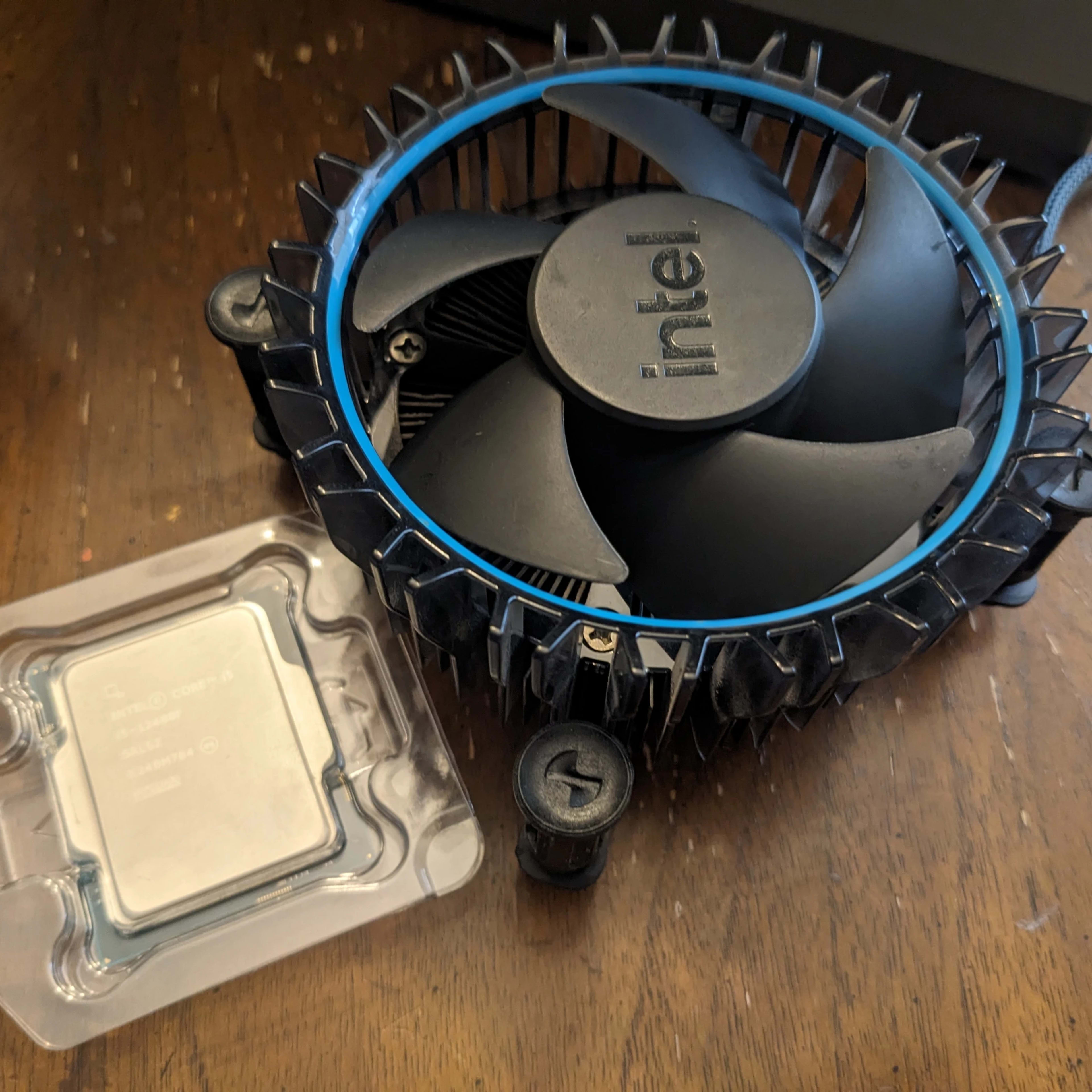 Intel Core i5 12400F 6 Cores 12 Threads LGA1700 + Stock Intel Core i5 12400F 6 Cores 12 Threads LGA1700 + Stock