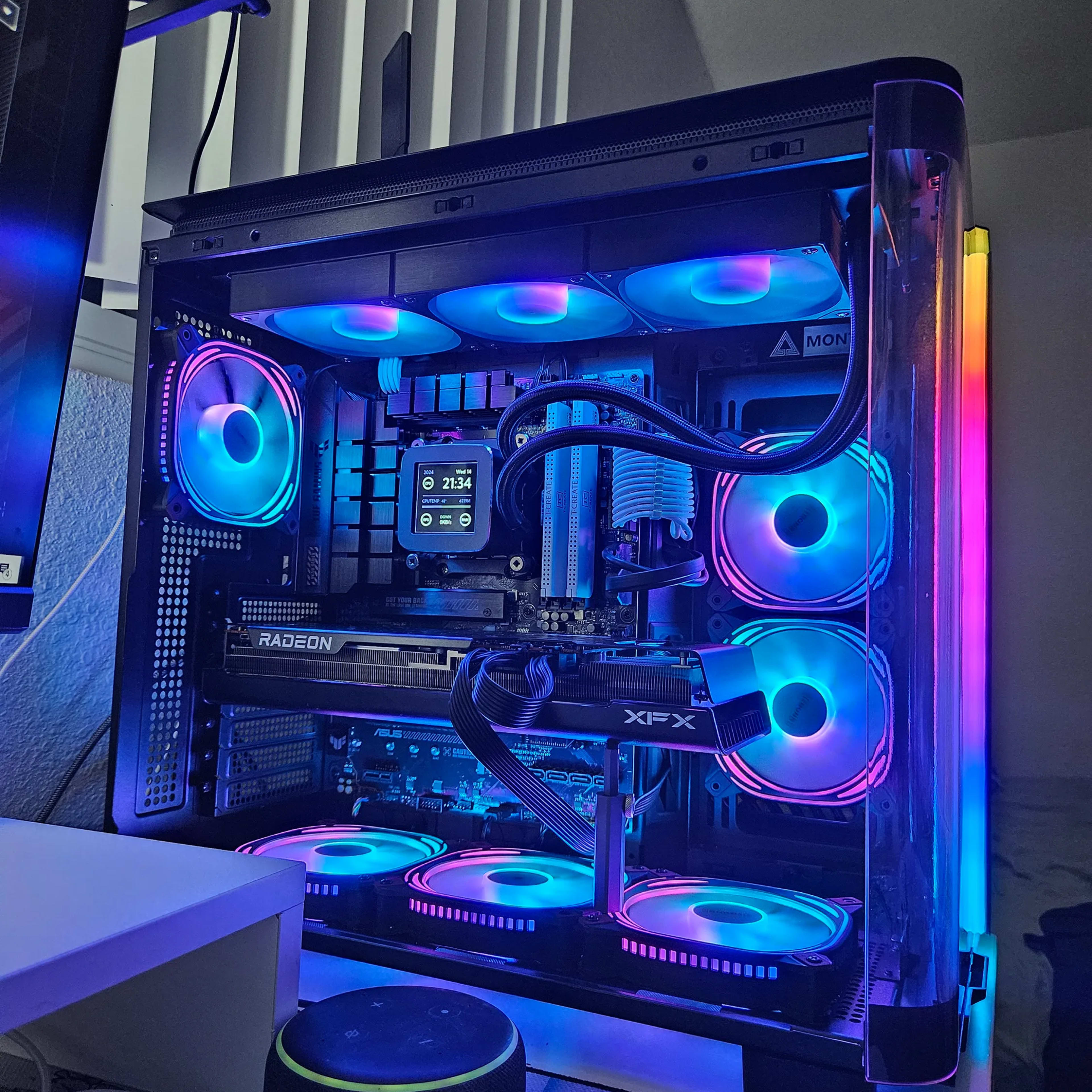 RX 7800 XT Gaming PC / Ryzen 7 7700X / 32GB DDR5 / 1TB M.2 RX 7800 XT Gaming PC / Ryzen 7 7700X / 32GB DDR5 / 1TB M.2