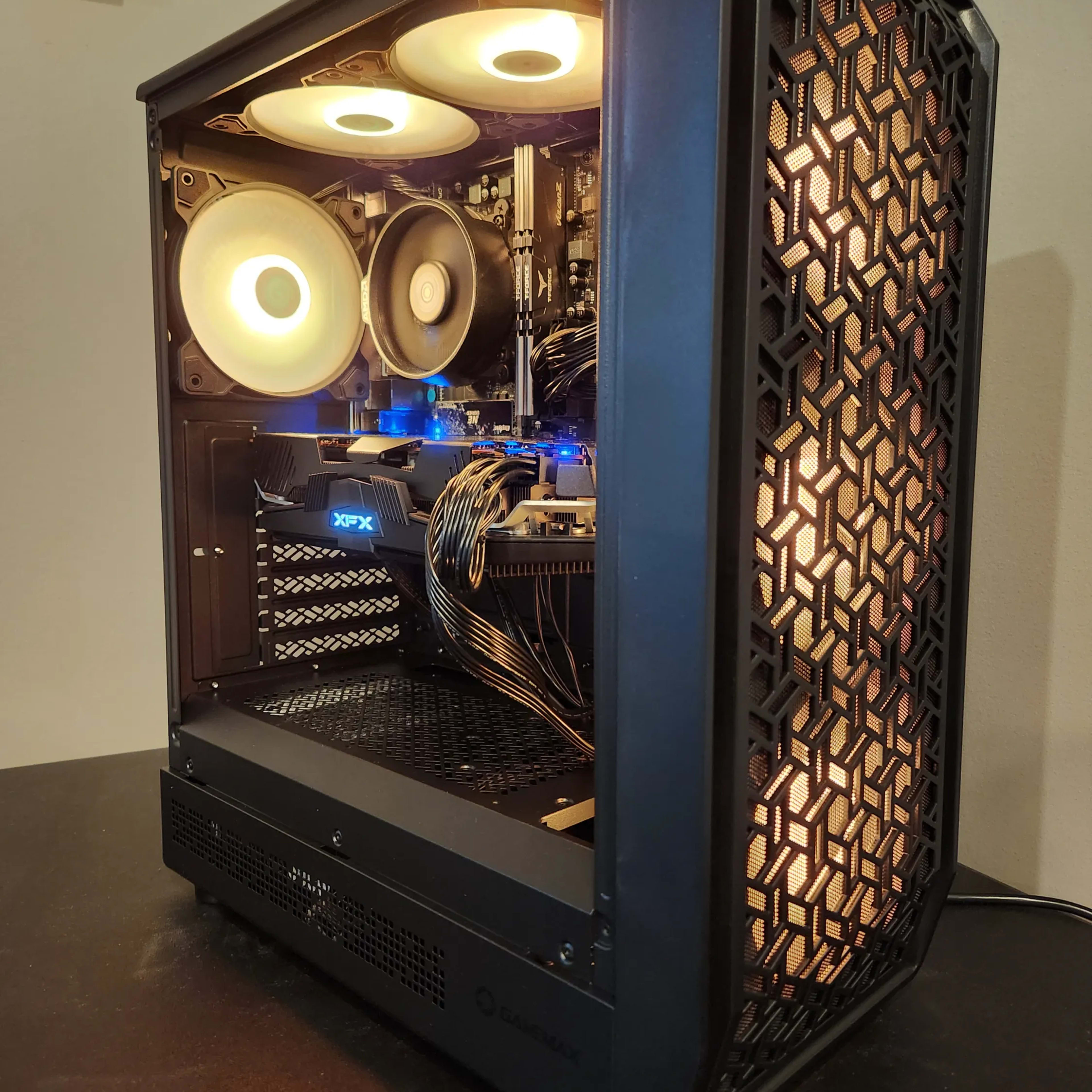 Ryzen 5 5500 + RX 5700XT | 16GB DDR4 + 512GB NVMe SSD + Ryzen 5 5500 + RX 5700XT | 16GB DDR4 + 512GB NVMe SSD +